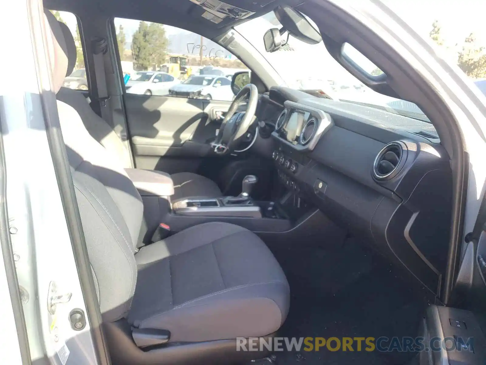 5 Photograph of a damaged car 3TMCZ5AN1KM272258 TOYOTA TACOMA 2019