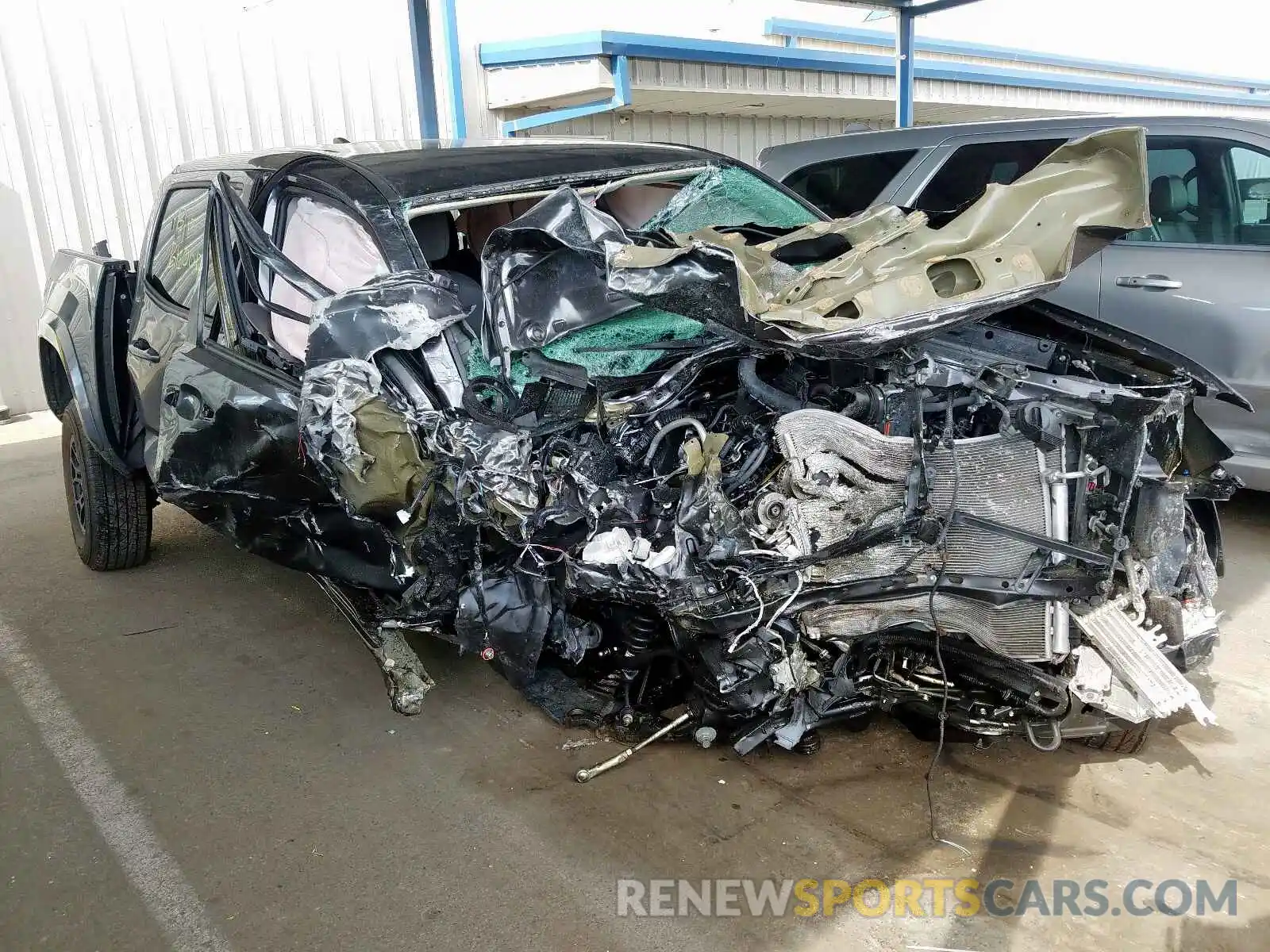 1 Photograph of a damaged car 3TMCZ5AN1KM278688 TOYOTA TACOMA 2019