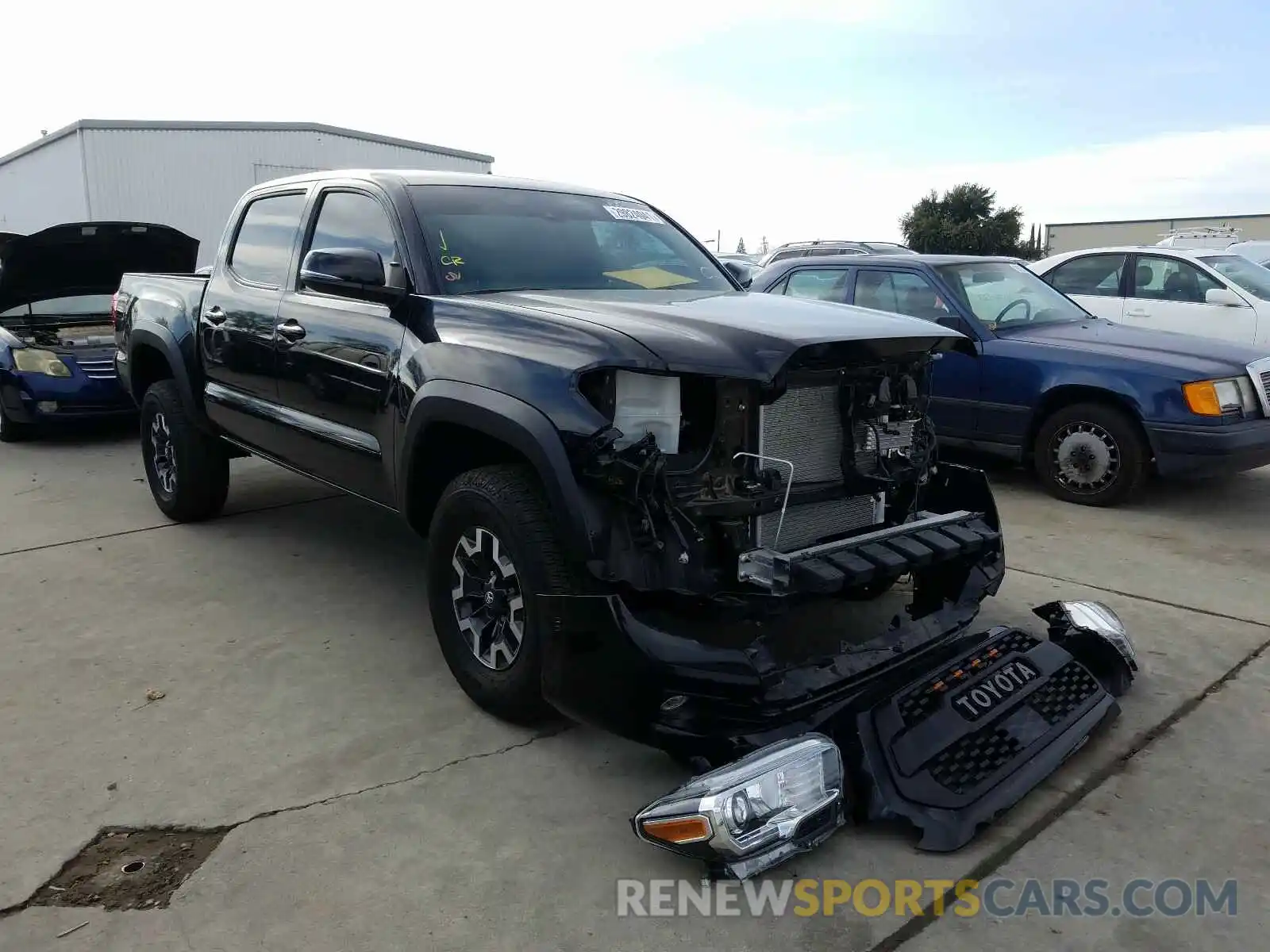 1 Photograph of a damaged car 3TMCZ5AN1KM283714 TOYOTA TACOMA 2019