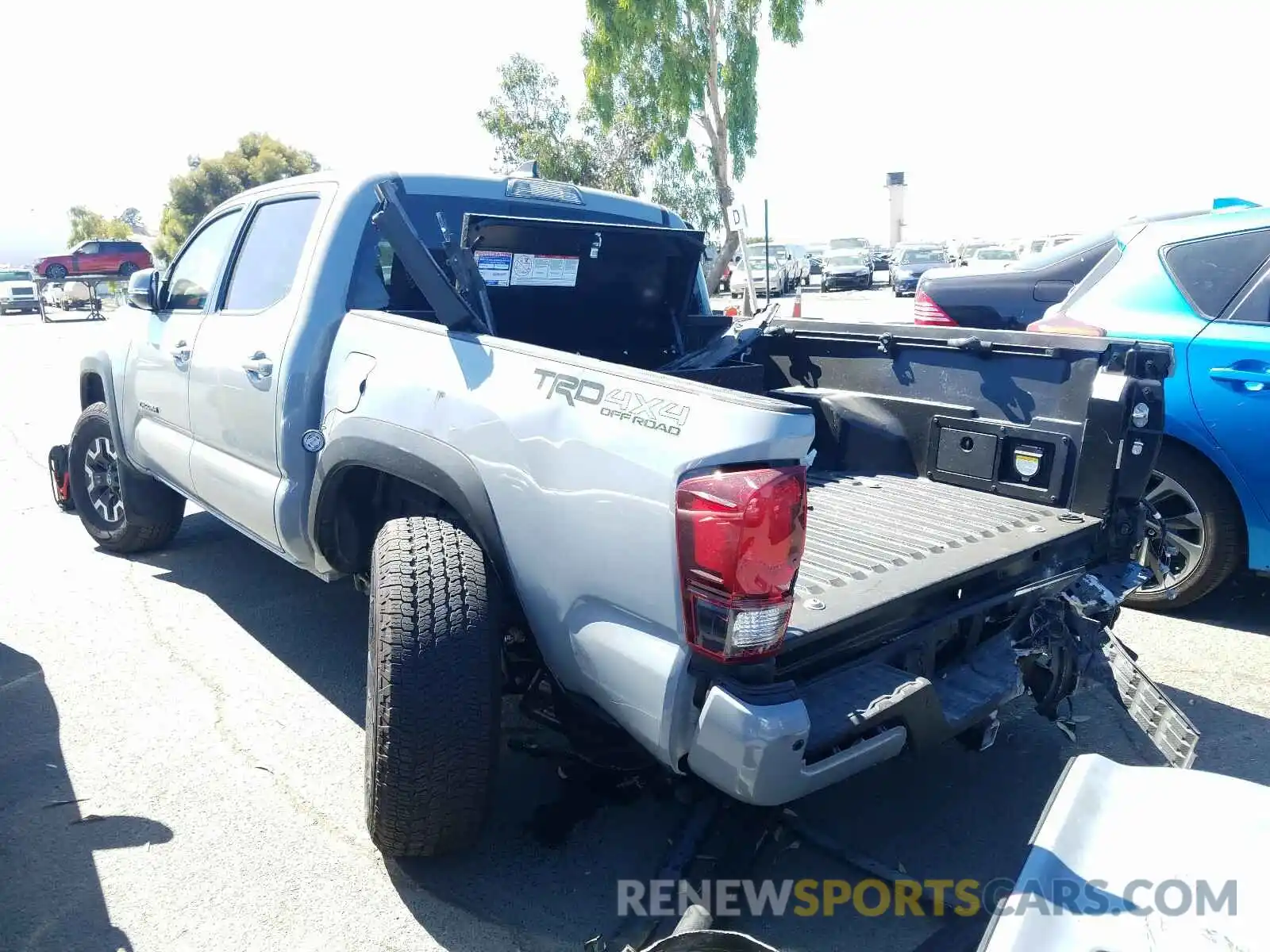 3 Photograph of a damaged car 3TMCZ5AN1KM287617 TOYOTA TACOMA 2019