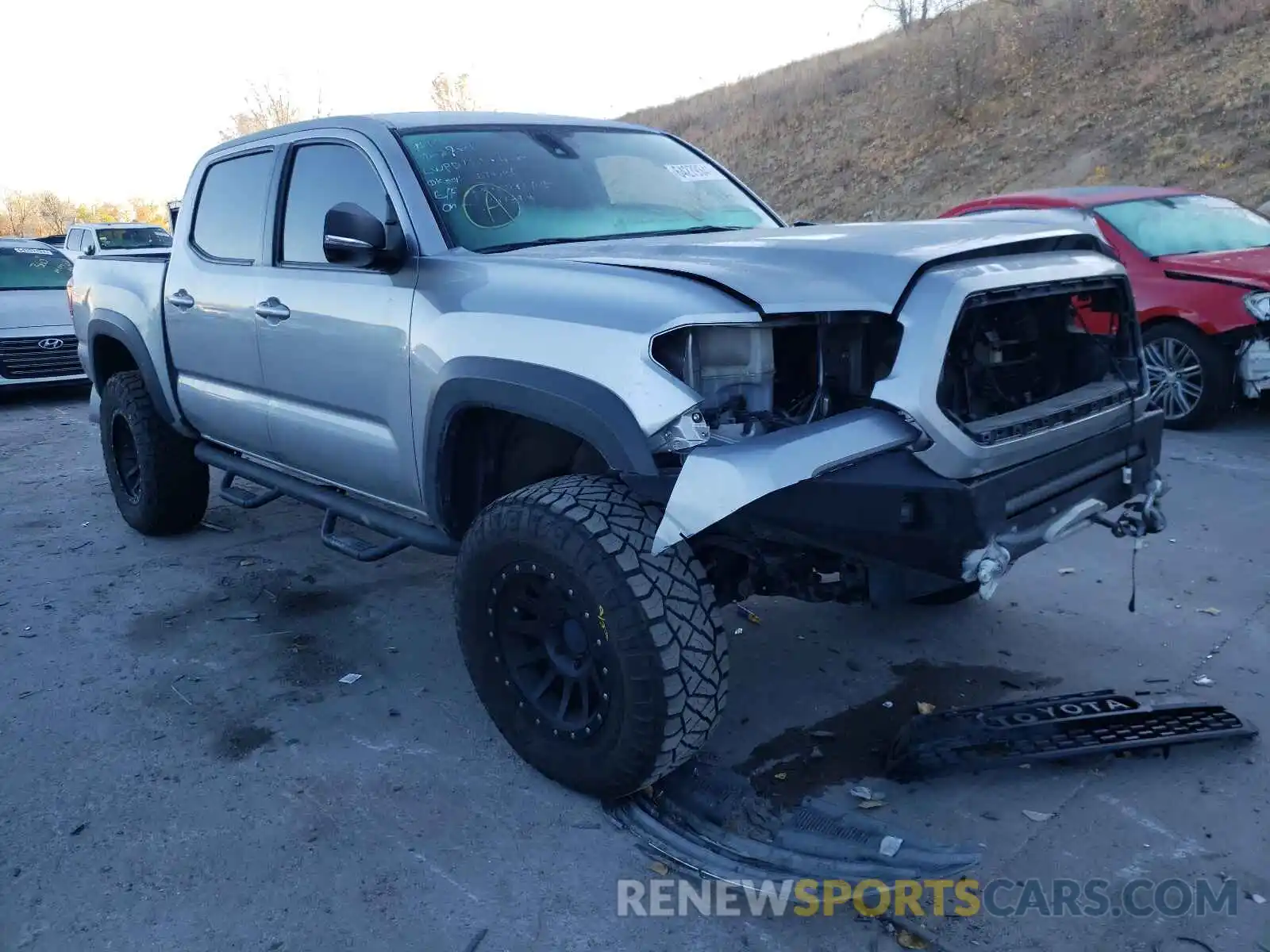 1 Photograph of a damaged car 3TMCZ5AN2KM195917 TOYOTA TACOMA 2019