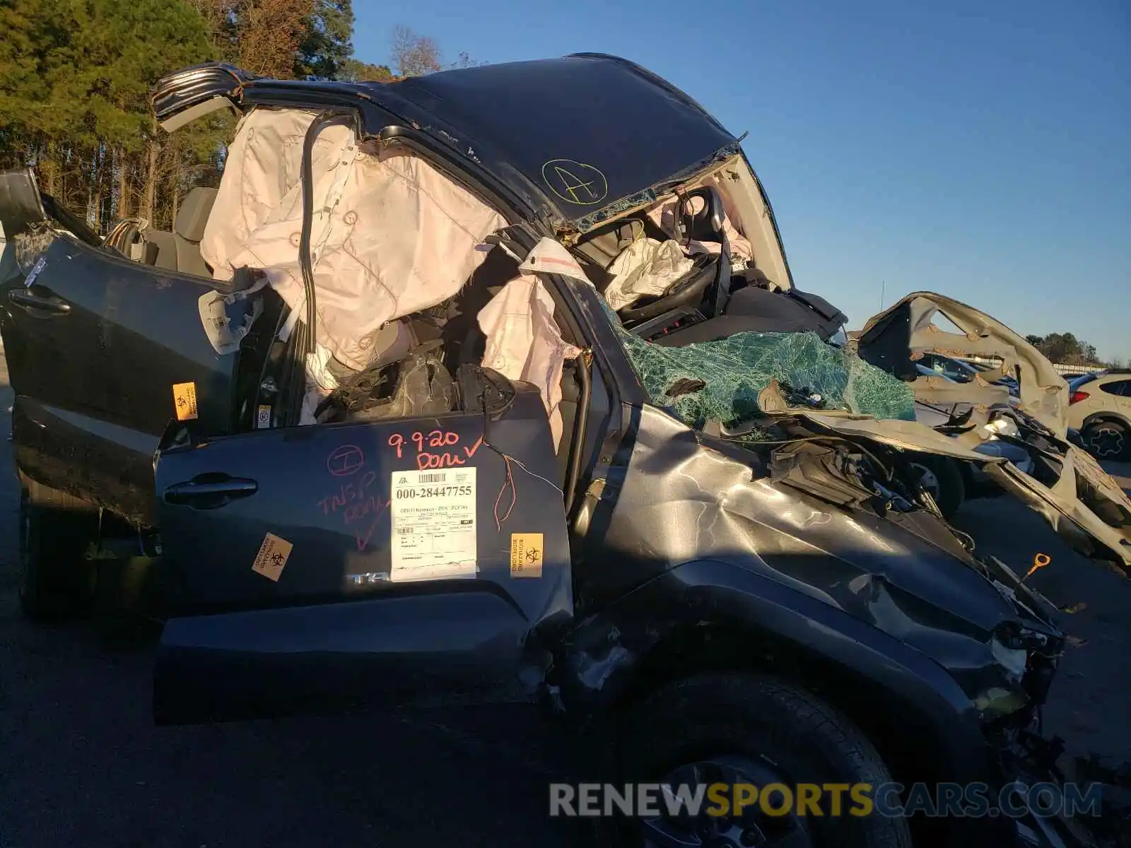 10 Photograph of a damaged car 3TMCZ5AN2KM198493 TOYOTA TACOMA 2019