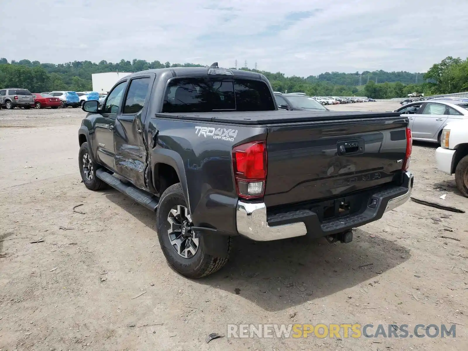 3 Photograph of a damaged car 3TMCZ5AN2KM204051 TOYOTA TACOMA 2019