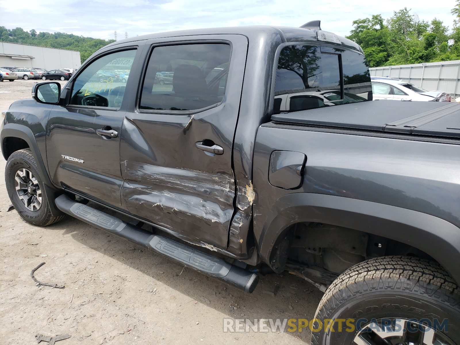 9 Photograph of a damaged car 3TMCZ5AN2KM204051 TOYOTA TACOMA 2019