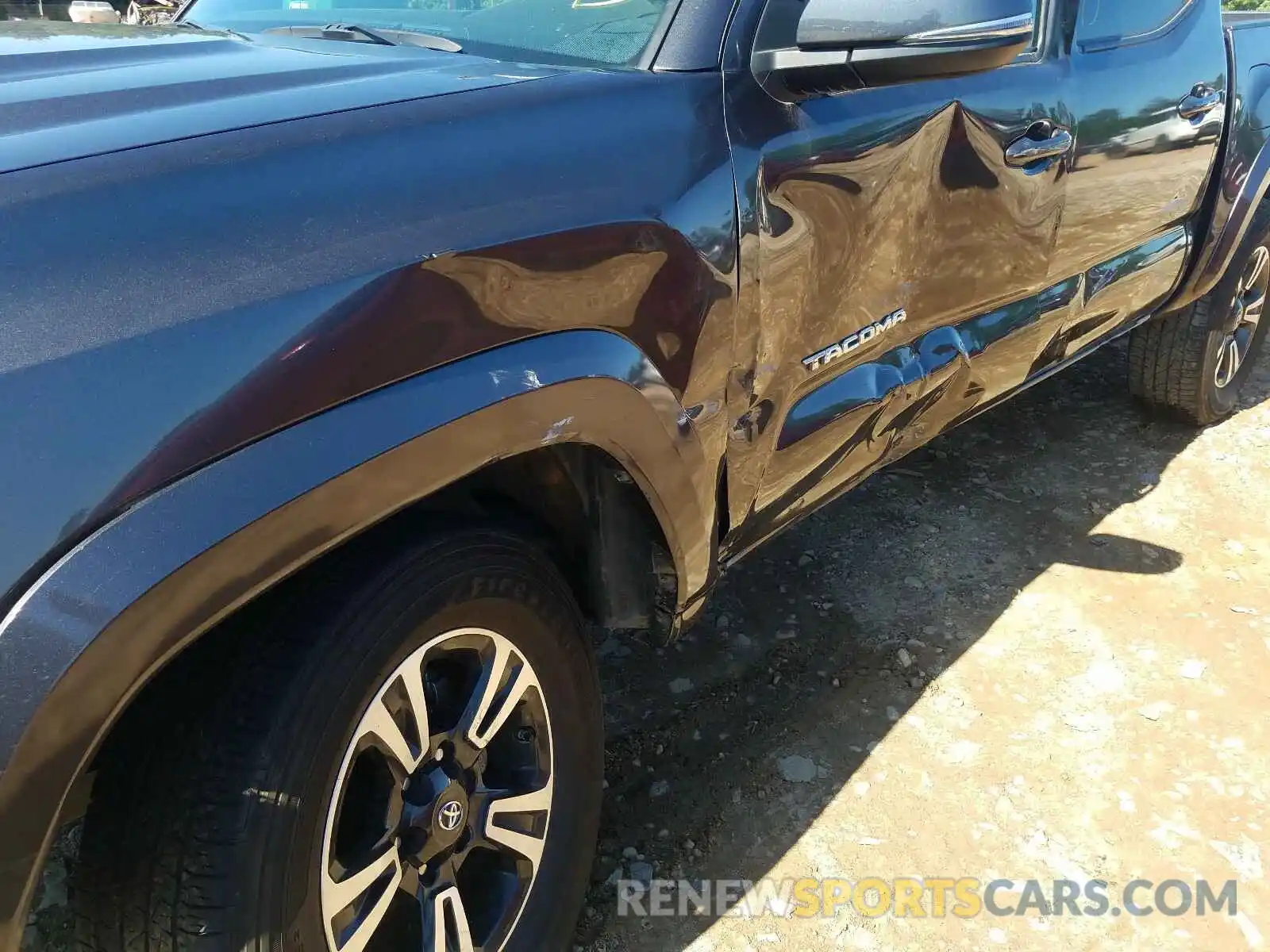 9 Photograph of a damaged car 3TMCZ5AN2KM204289 TOYOTA TACOMA 2019