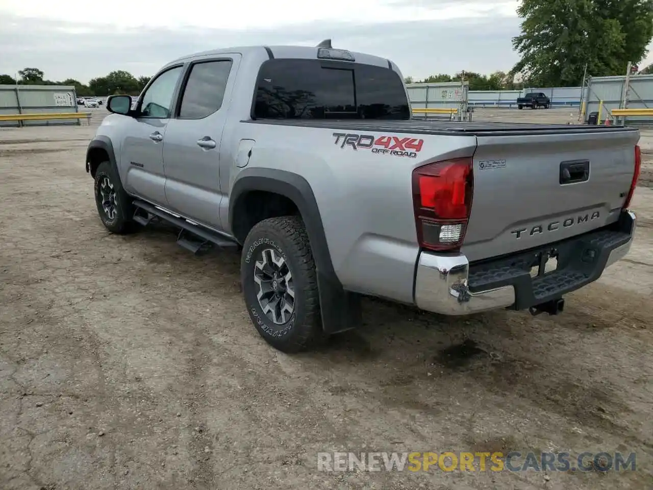 3 Фотография поврежденного автомобиля 3TMCZ5AN2KM206513 TOYOTA TACOMA 2019