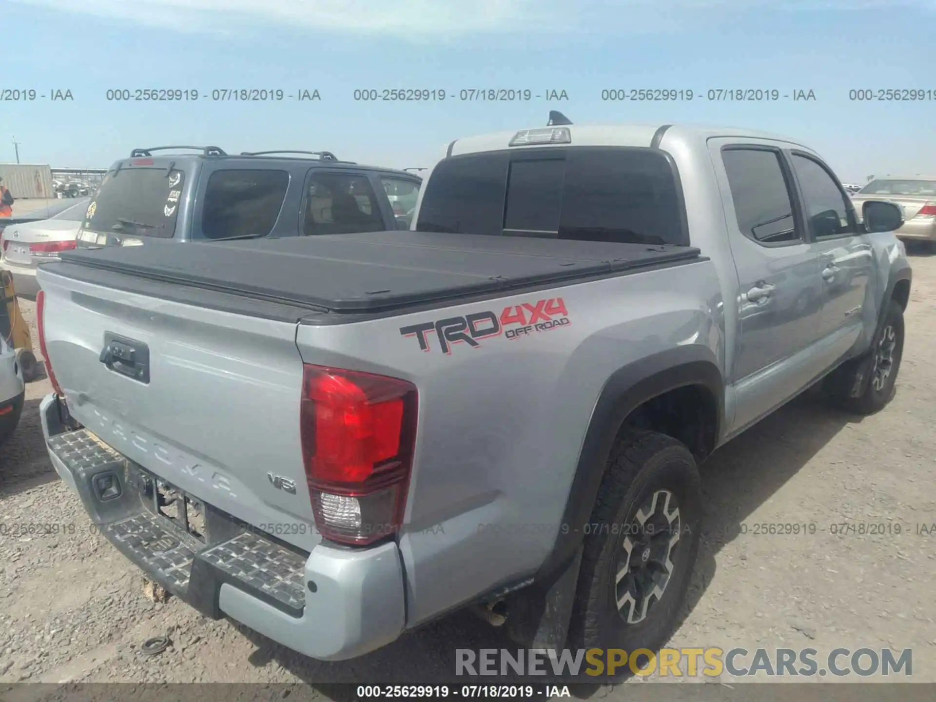 4 Фотография поврежденного автомобиля 3TMCZ5AN2KM208939 TOYOTA TACOMA 2019