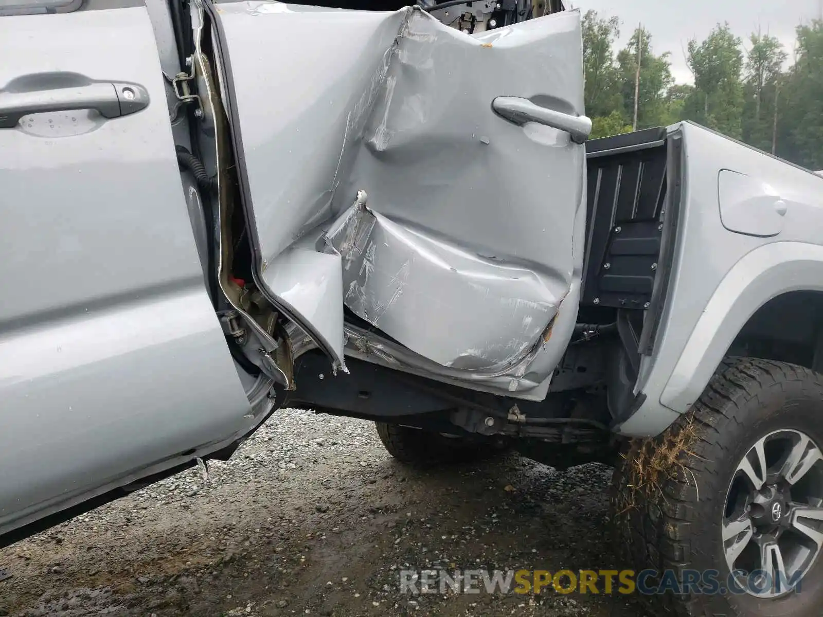 9 Photograph of a damaged car 3TMCZ5AN2KM215860 TOYOTA TACOMA 2019