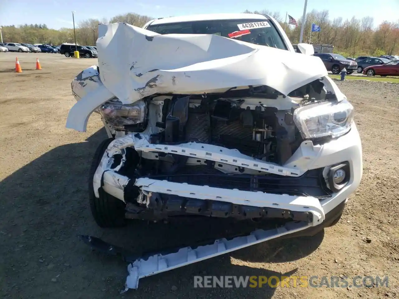 9 Photograph of a damaged car 3TMCZ5AN2KM218354 TOYOTA TACOMA 2019