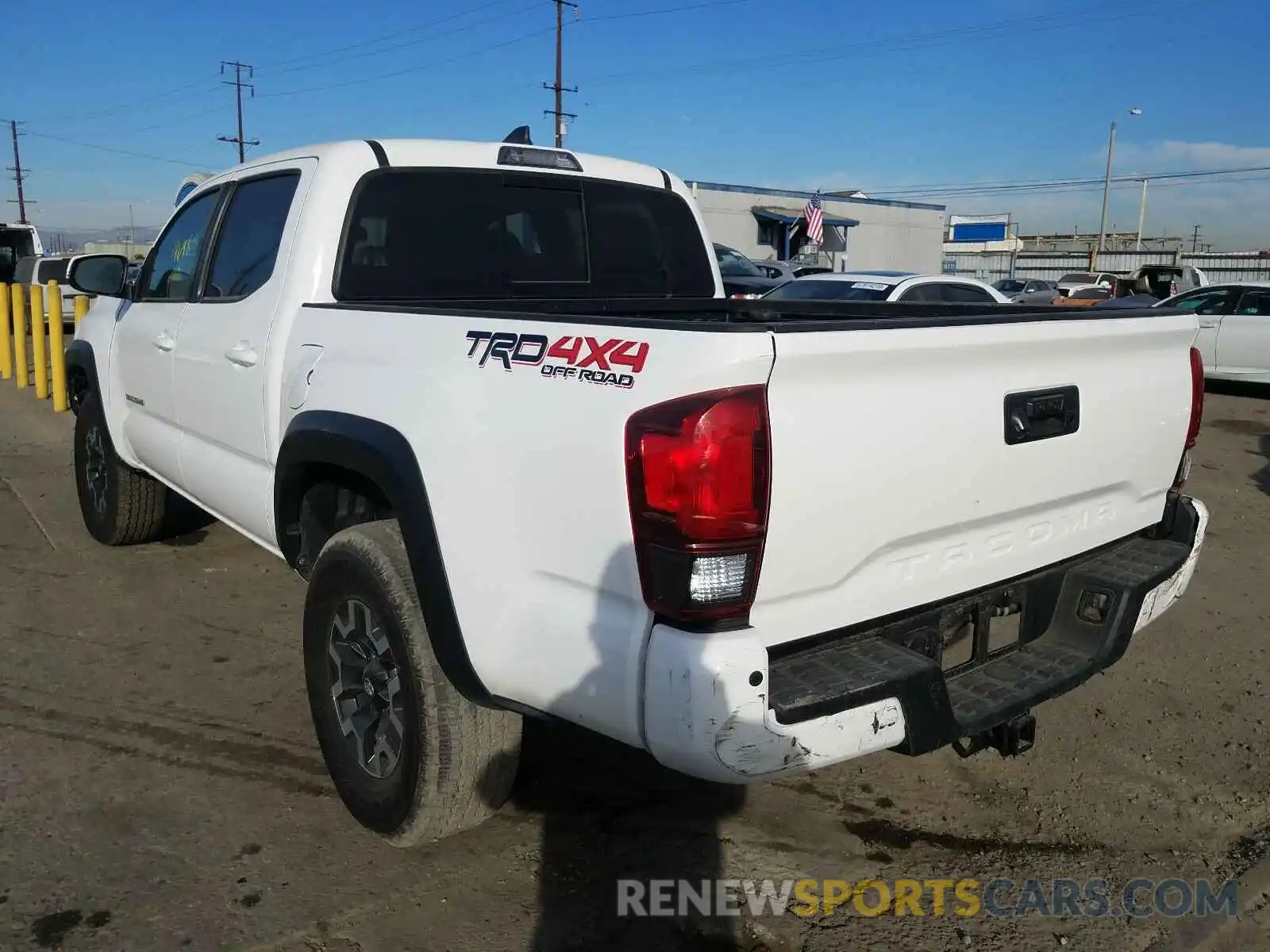 3 Photograph of a damaged car 3TMCZ5AN2KM237566 TOYOTA TACOMA 2019