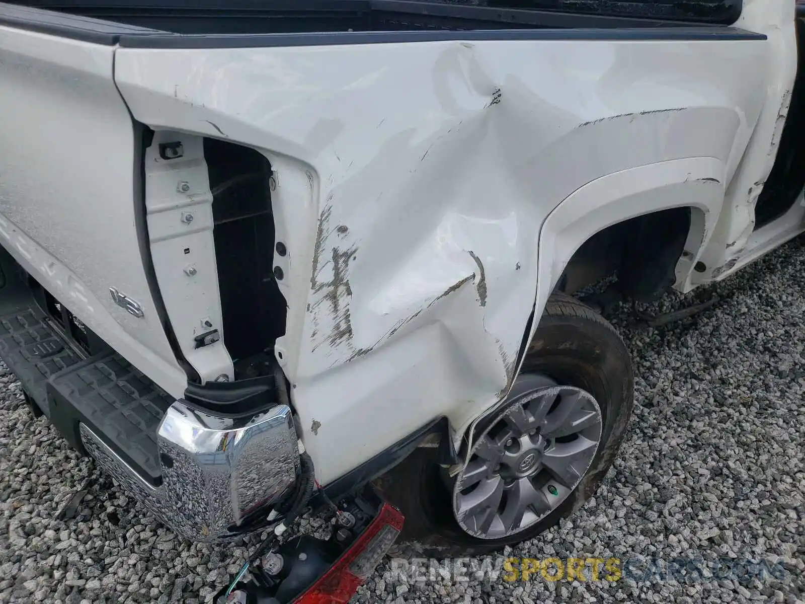 9 Photograph of a damaged car 3TMCZ5AN2KM240046 TOYOTA TACOMA 2019