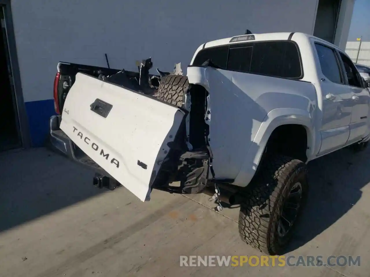 10 Photograph of a damaged car 3TMCZ5AN2KM240547 TOYOTA TACOMA 2019