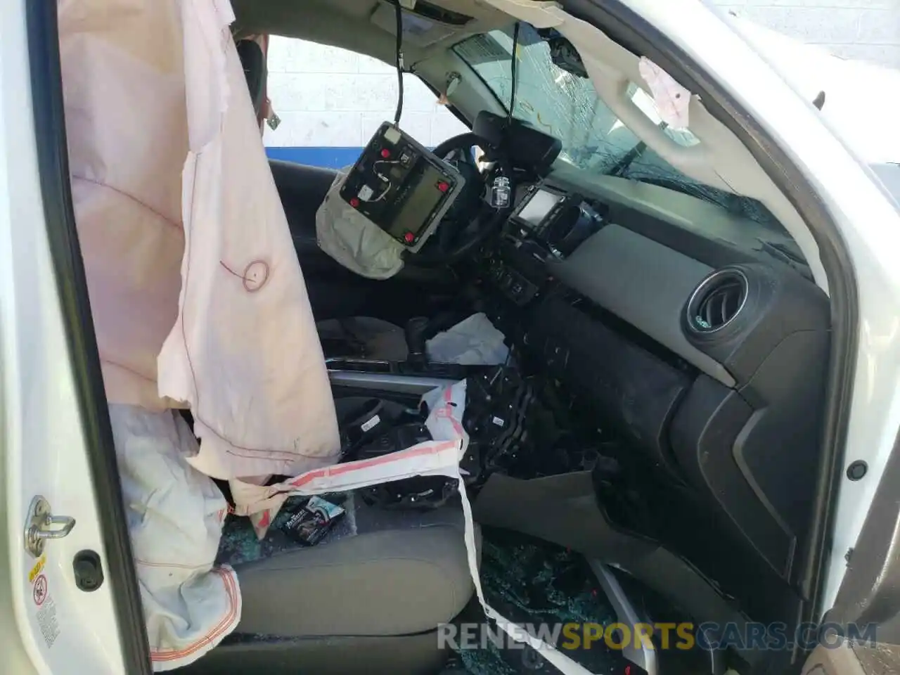 5 Photograph of a damaged car 3TMCZ5AN2KM240547 TOYOTA TACOMA 2019