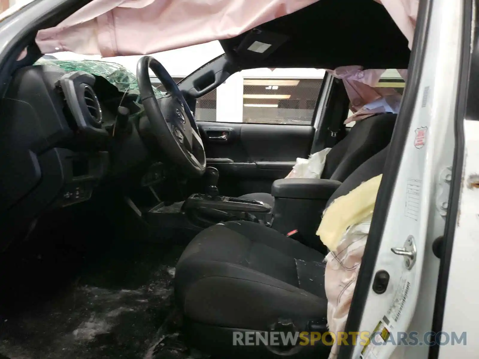 5 Photograph of a damaged car 3TMCZ5AN2KM246915 TOYOTA TACOMA 2019