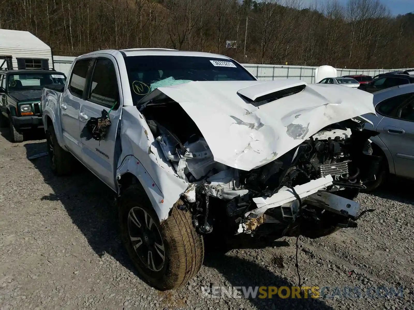 1 Photograph of a damaged car 3TMCZ5AN2KM271846 TOYOTA TACOMA 2019