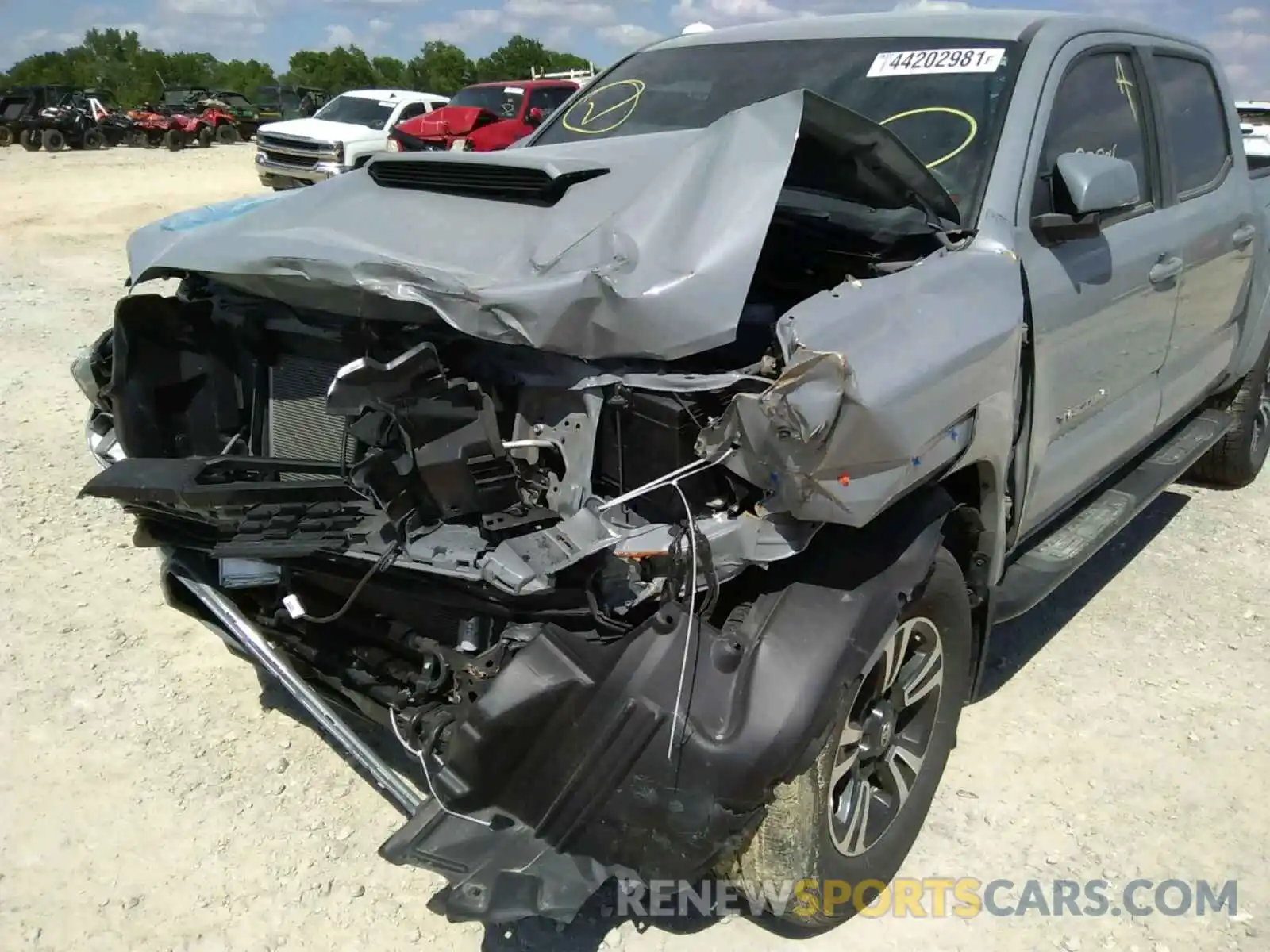 9 Photograph of a damaged car 3TMCZ5AN2KM283785 TOYOTA TACOMA 2019