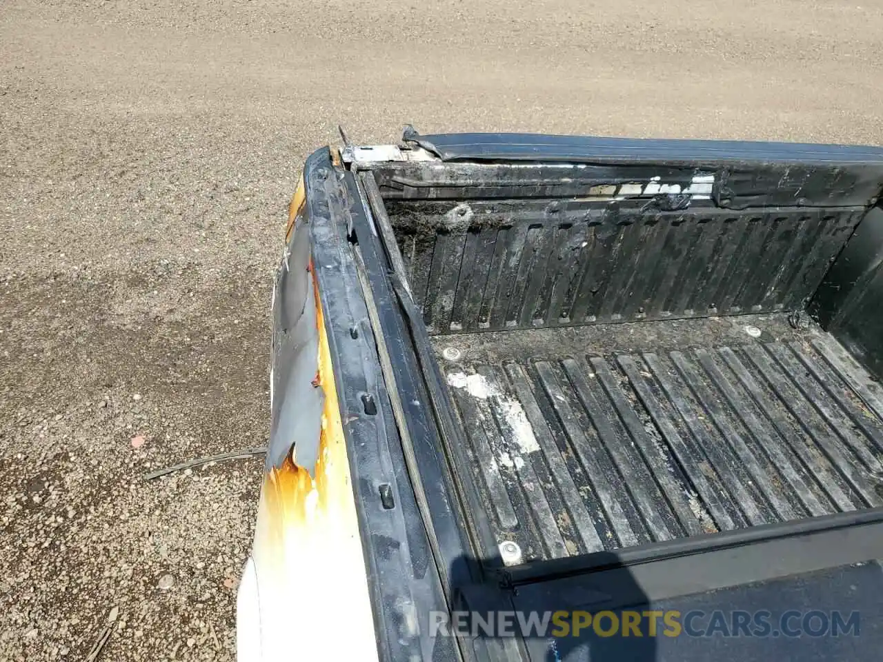 9 Photograph of a damaged car 3TMCZ5AN2KM286184 TOYOTA TACOMA 2019