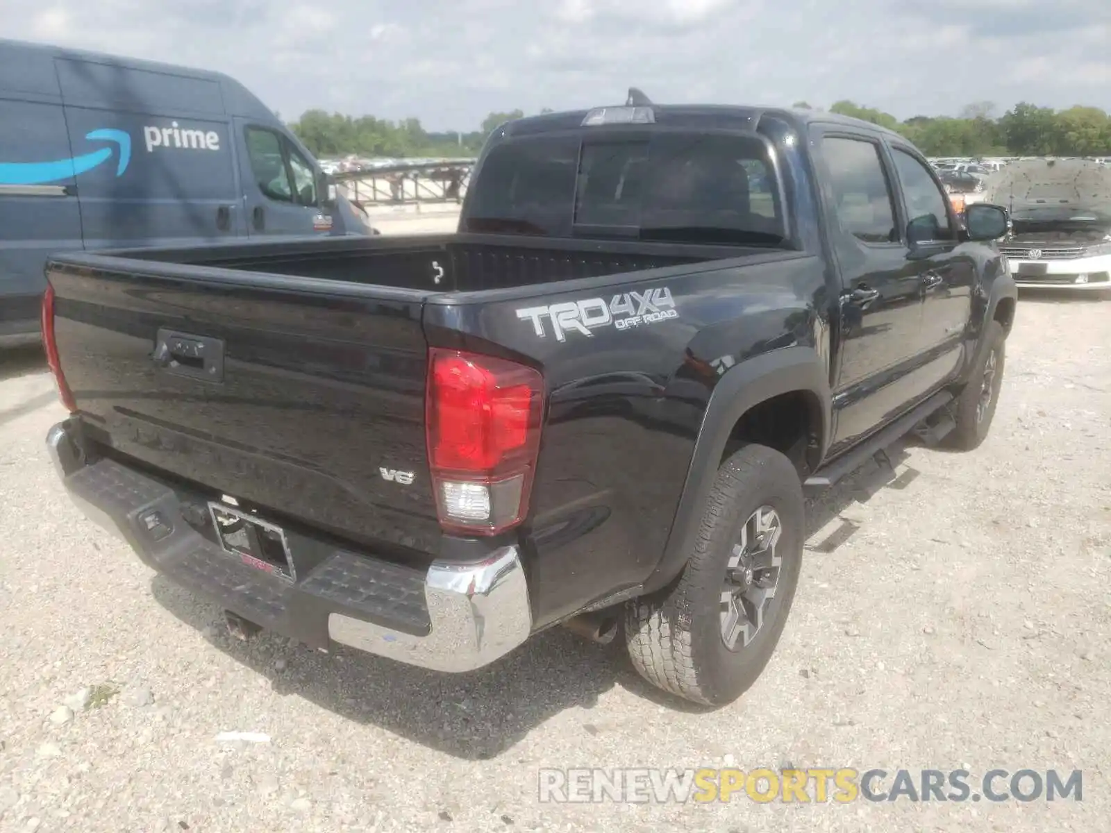 4 Photograph of a damaged car 3TMCZ5AN3KM192508 TOYOTA TACOMA 2019