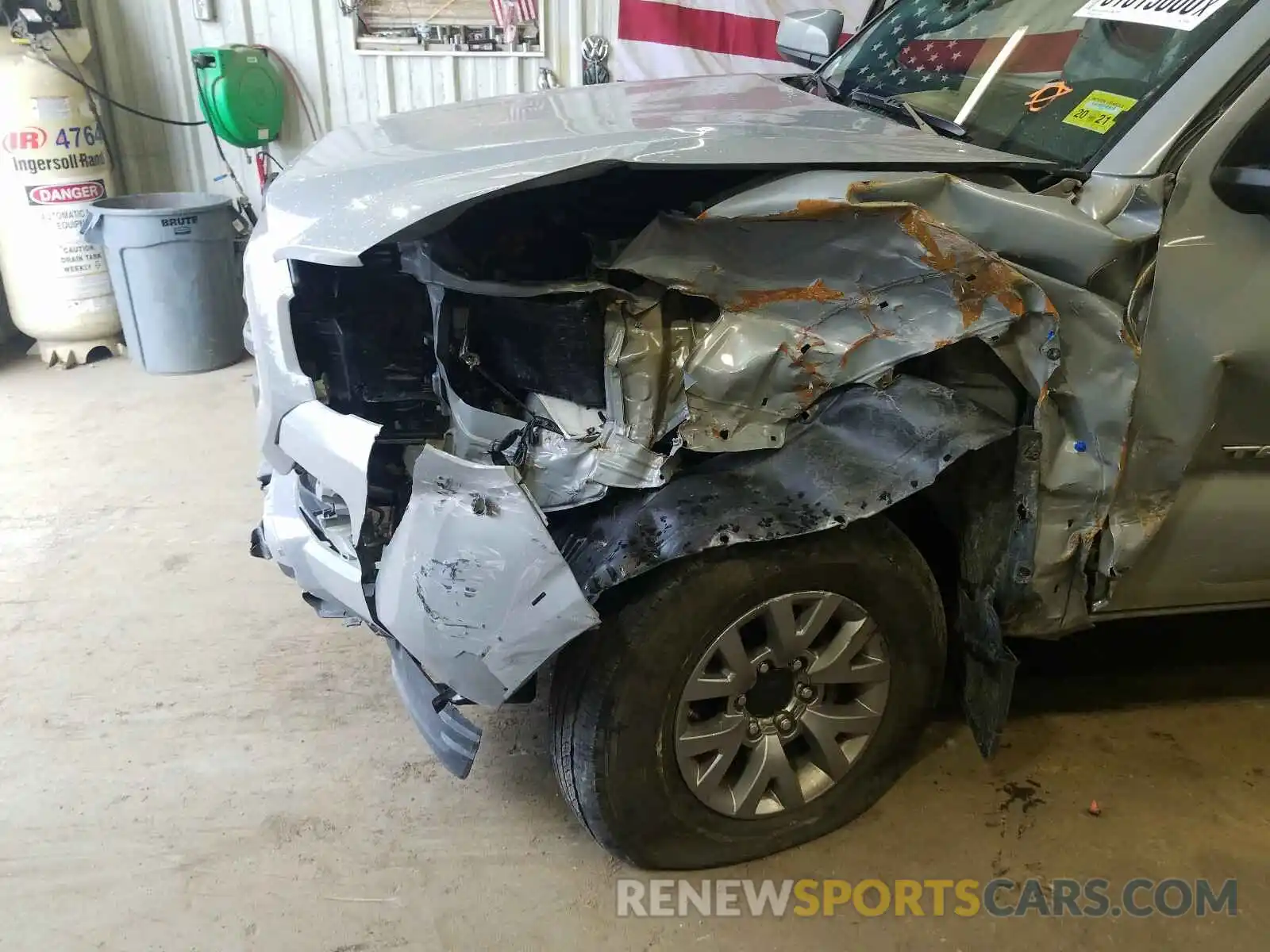 9 Photograph of a damaged car 3TMCZ5AN3KM195036 TOYOTA TACOMA 2019