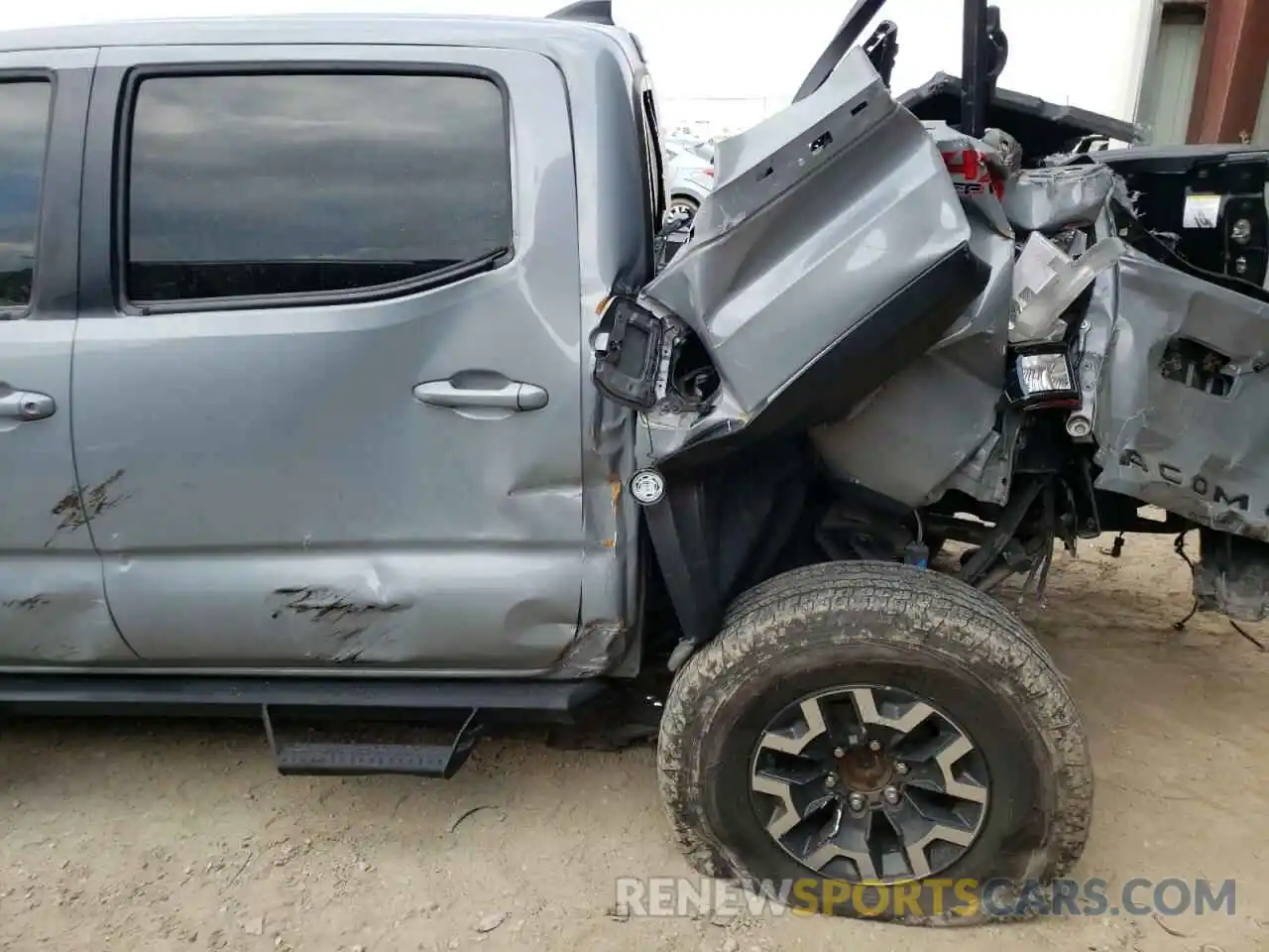 9 Photograph of a damaged car 3TMCZ5AN3KM198423 TOYOTA TACOMA 2019