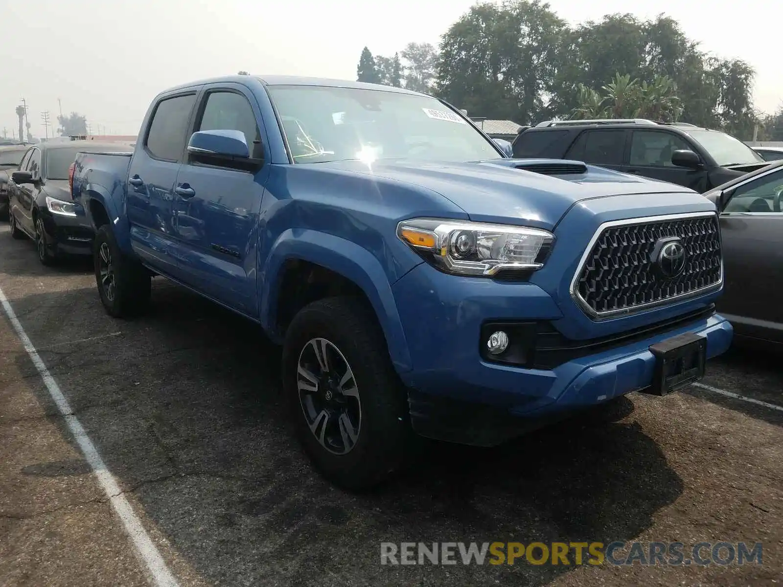 1 Photograph of a damaged car 3TMCZ5AN3KM198552 TOYOTA TACOMA 2019