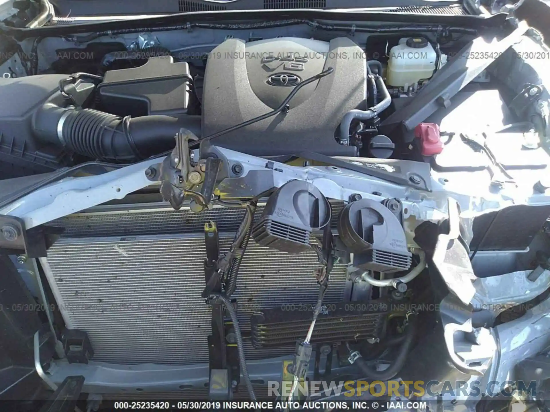 10 Photograph of a damaged car 3TMCZ5AN3KM201451 TOYOTA TACOMA 2019