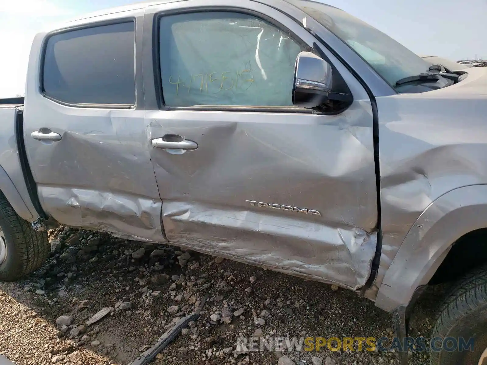 9 Photograph of a damaged car 3TMCZ5AN3KM205421 TOYOTA TACOMA 2019