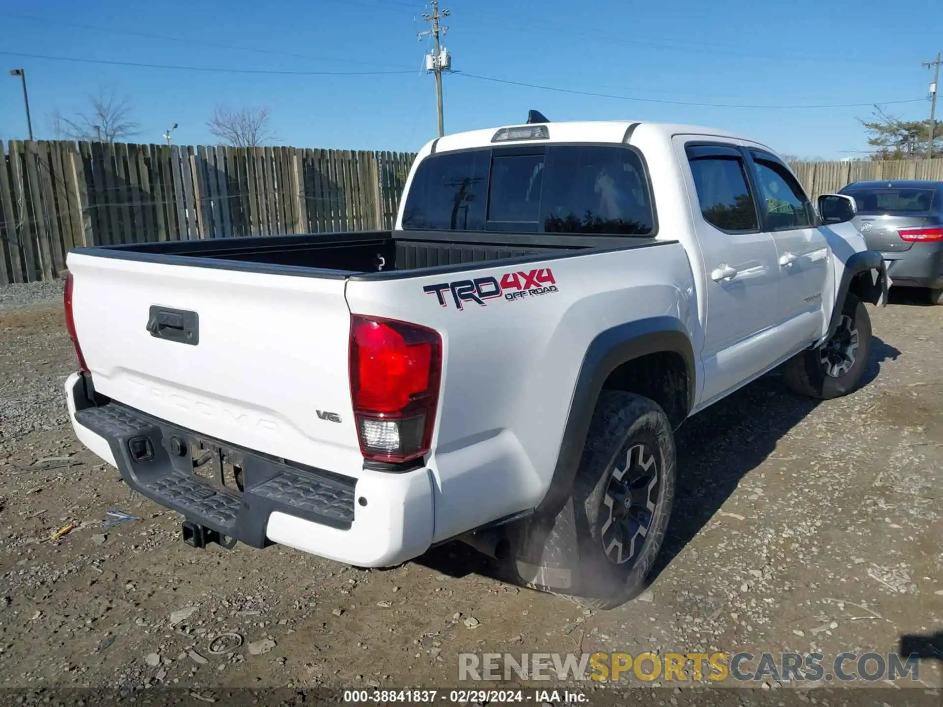 4 Фотография поврежденного автомобиля 3TMCZ5AN3KM210067 TOYOTA TACOMA 2019