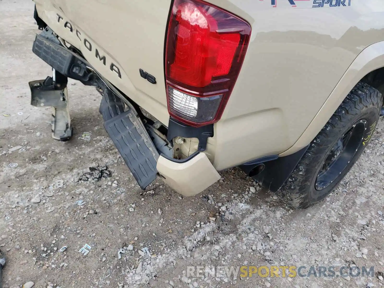 9 Photograph of a damaged car 3TMCZ5AN3KM218637 TOYOTA TACOMA 2019