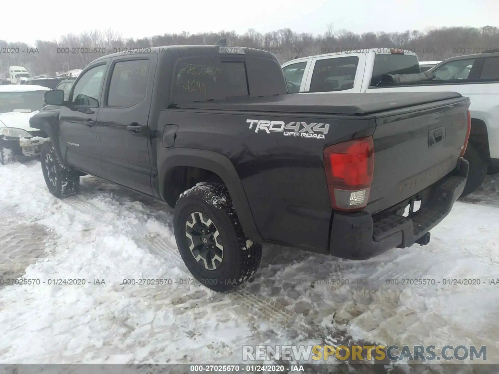 3 Фотография поврежденного автомобиля 3TMCZ5AN3KM220923 TOYOTA TACOMA 2019