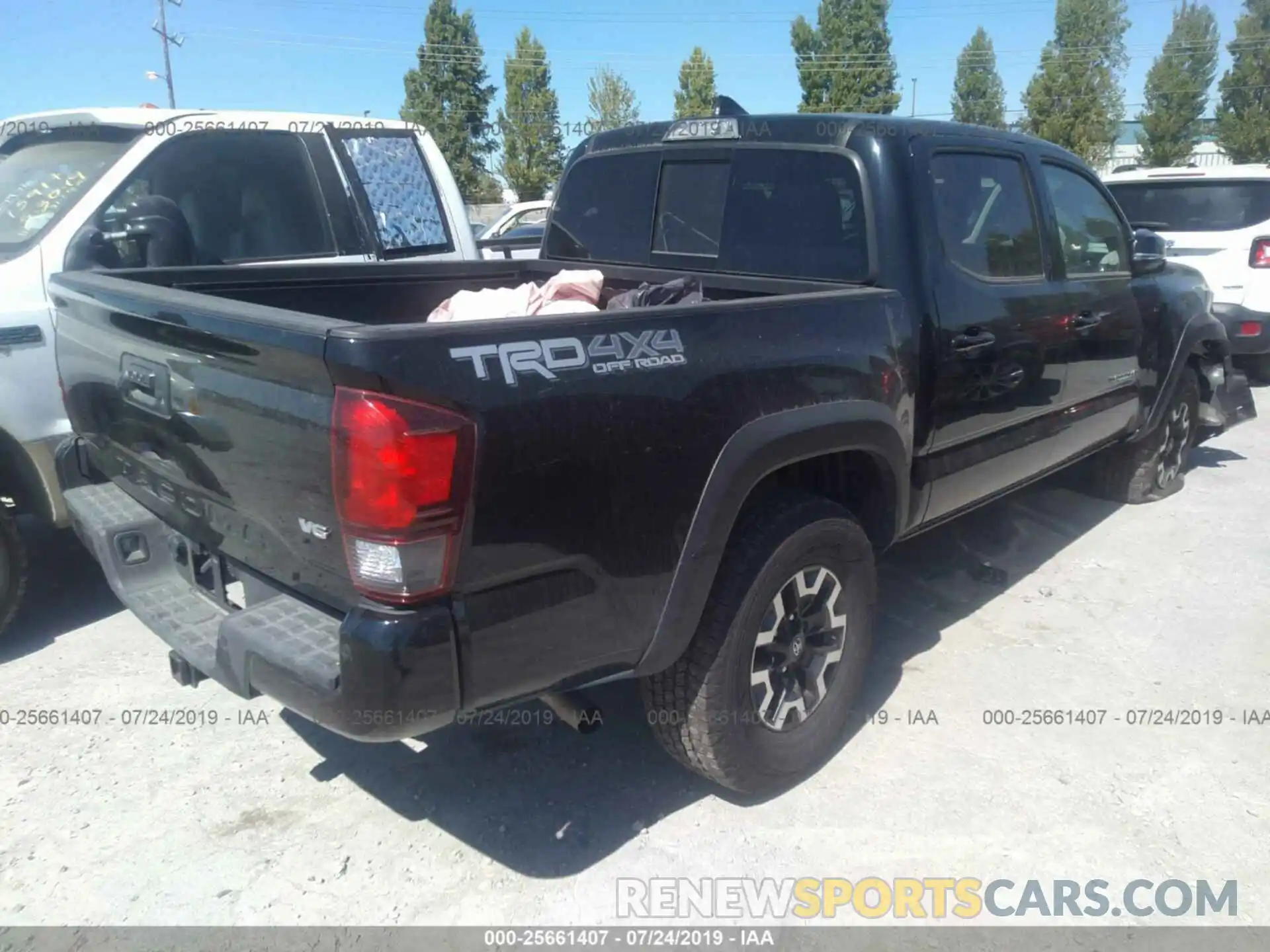 4 Photograph of a damaged car 3TMCZ5AN3KM222283 TOYOTA TACOMA 2019