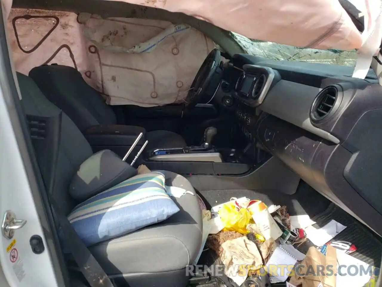 5 Photograph of a damaged car 3TMCZ5AN3KM226642 TOYOTA TACOMA 2019