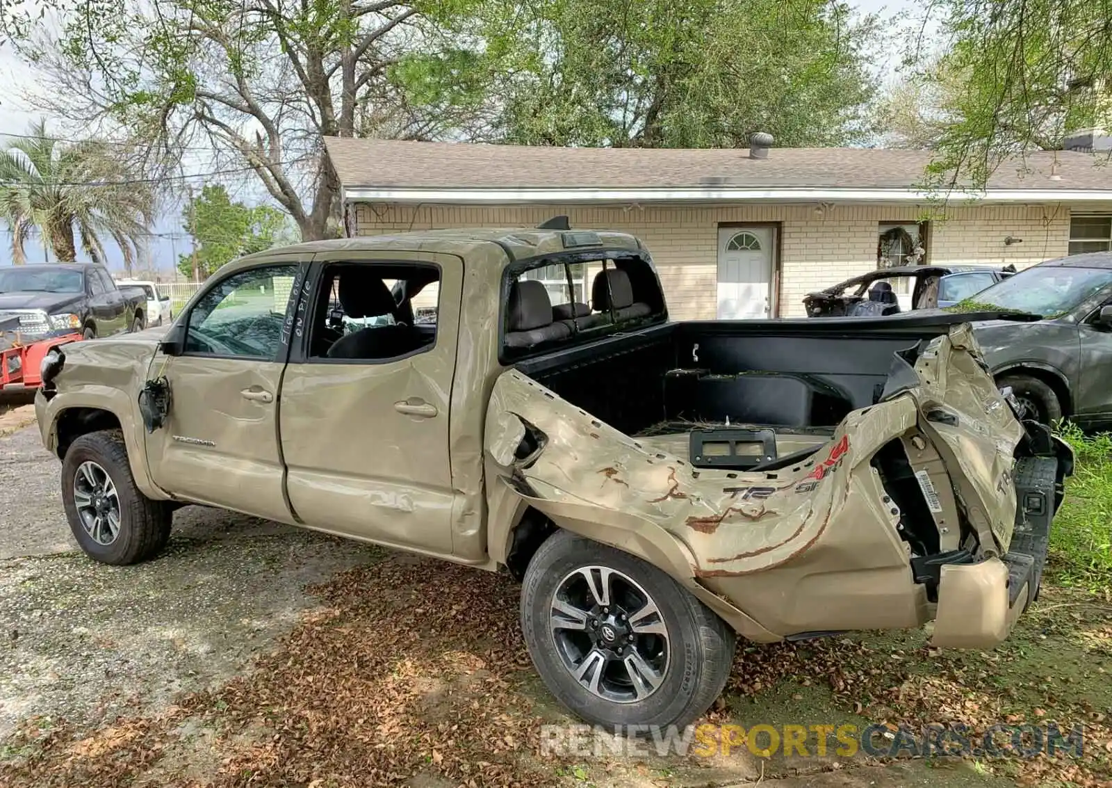 3 Photograph of a damaged car 3TMCZ5AN3KM228021 TOYOTA TACOMA 2019