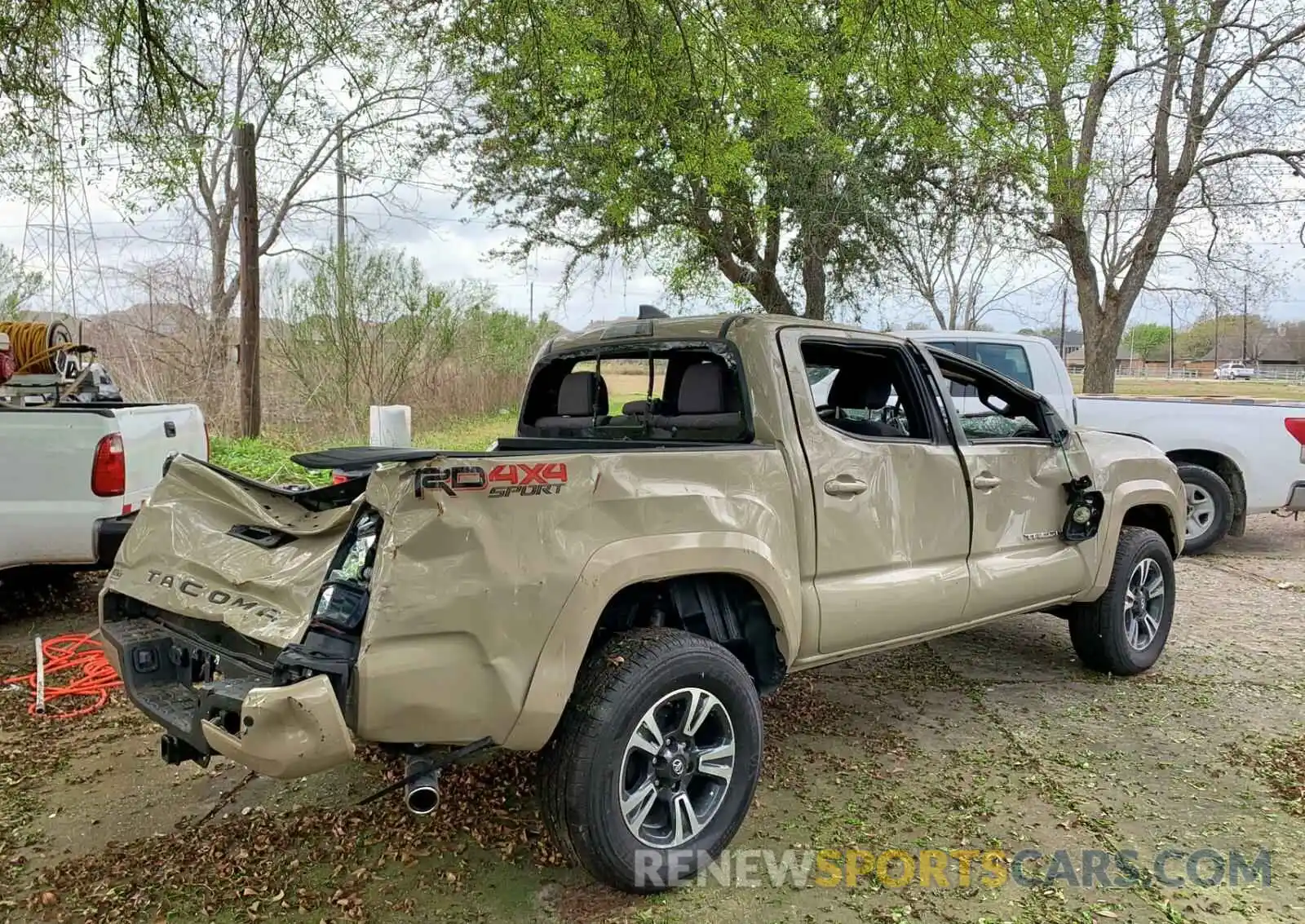 4 Photograph of a damaged car 3TMCZ5AN3KM228021 TOYOTA TACOMA 2019