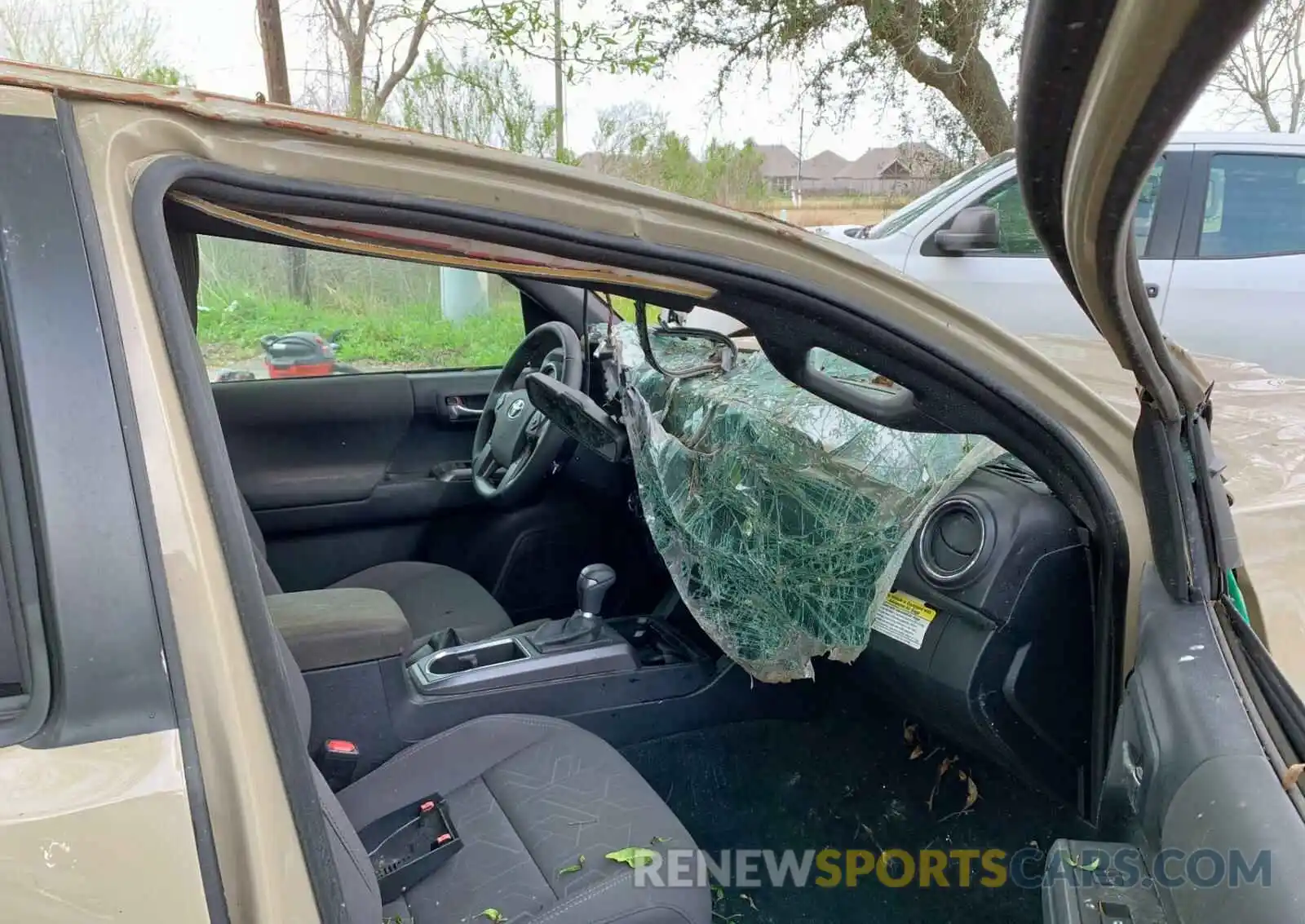 5 Photograph of a damaged car 3TMCZ5AN3KM228021 TOYOTA TACOMA 2019