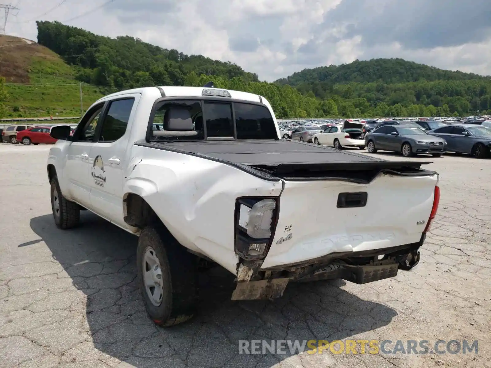 3 Фотография поврежденного автомобиля 3TMCZ5AN3KM236460 TOYOTA TACOMA 2019