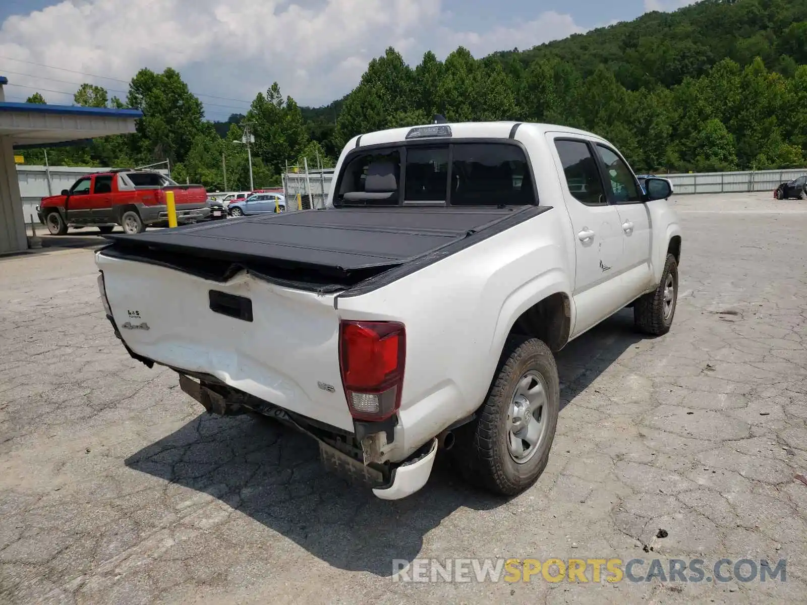 4 Фотография поврежденного автомобиля 3TMCZ5AN3KM236460 TOYOTA TACOMA 2019