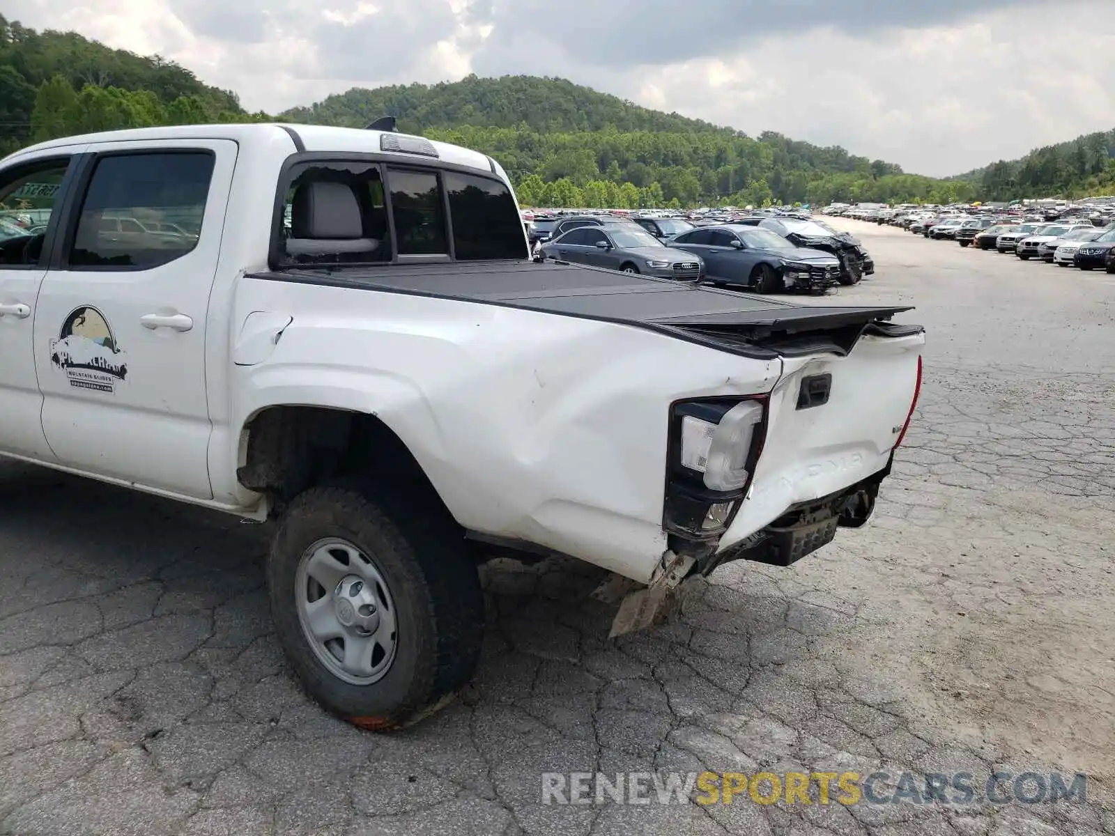 9 Фотография поврежденного автомобиля 3TMCZ5AN3KM236460 TOYOTA TACOMA 2019