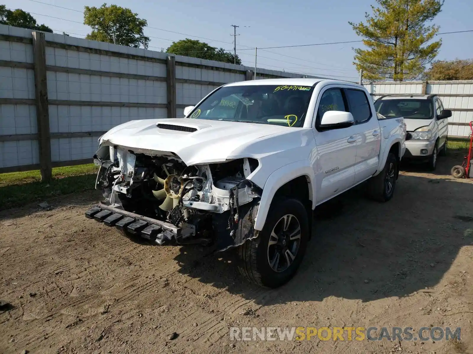 2 Фотография поврежденного автомобиля 3TMCZ5AN3KM241156 TOYOTA TACOMA 2019