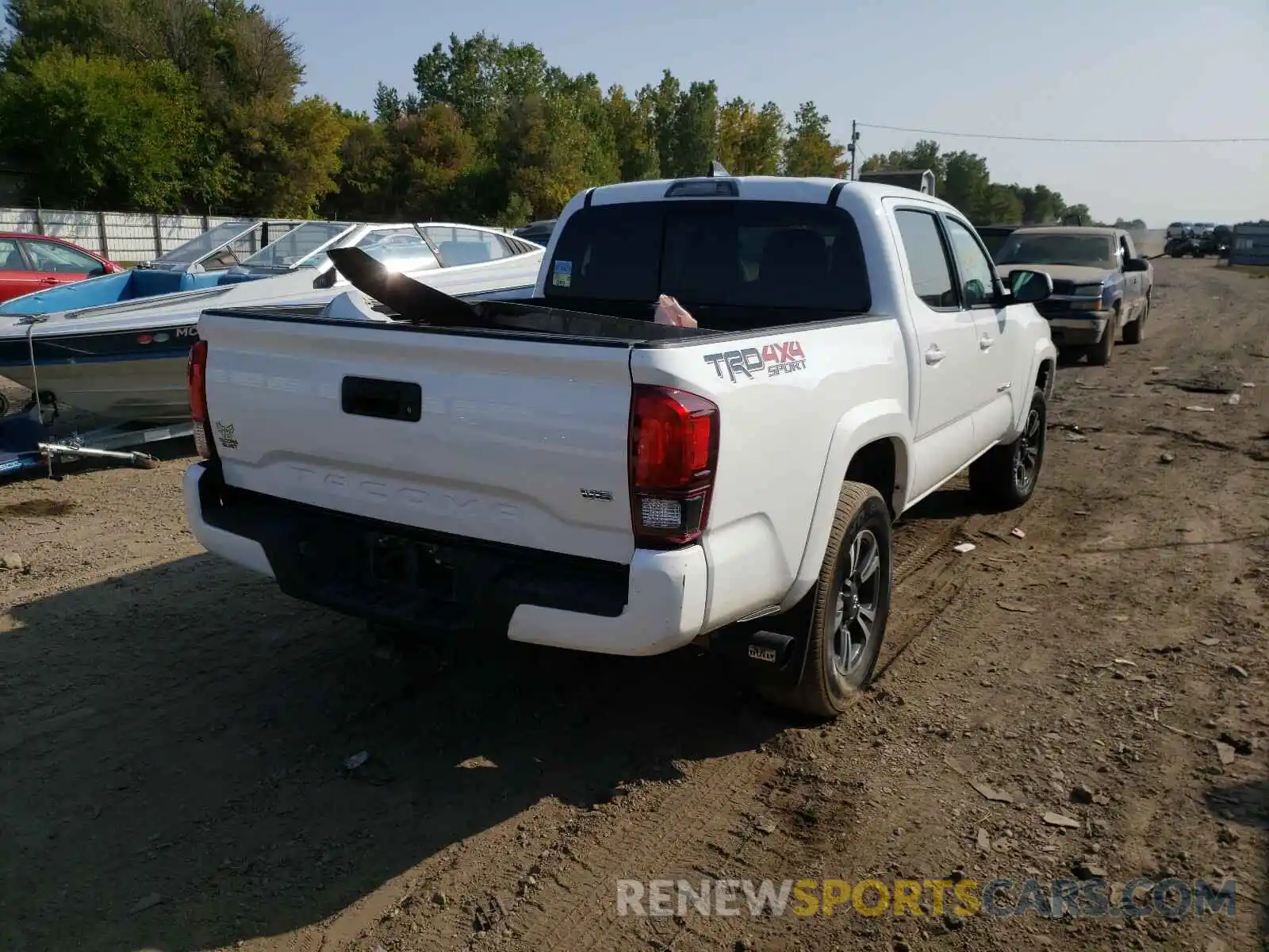 4 Фотография поврежденного автомобиля 3TMCZ5AN3KM241156 TOYOTA TACOMA 2019