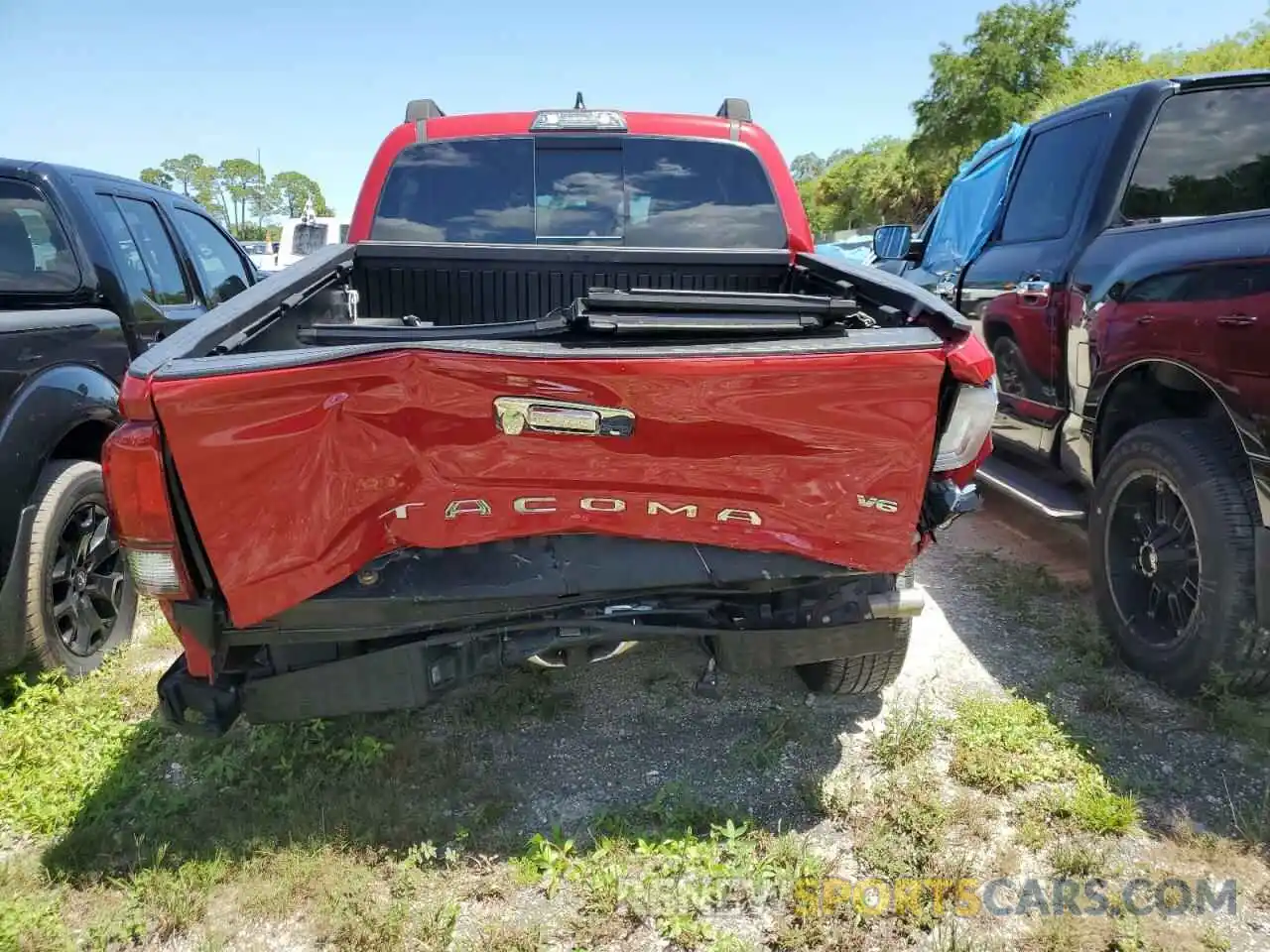 9 Photograph of a damaged car 3TMCZ5AN3KM243182 TOYOTA TACOMA 2019