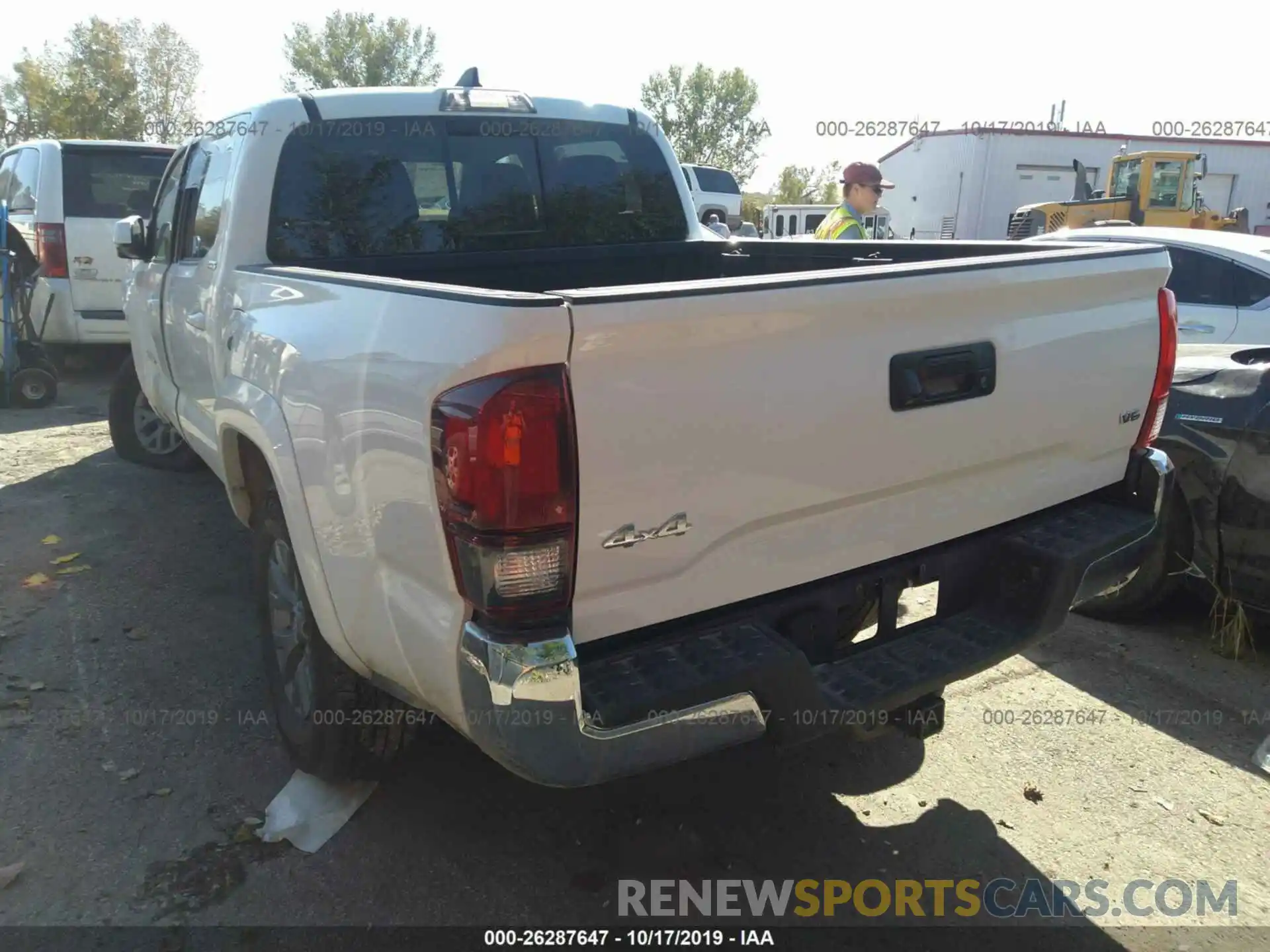 3 Фотография поврежденного автомобиля 3TMCZ5AN3KM246082 TOYOTA TACOMA 2019