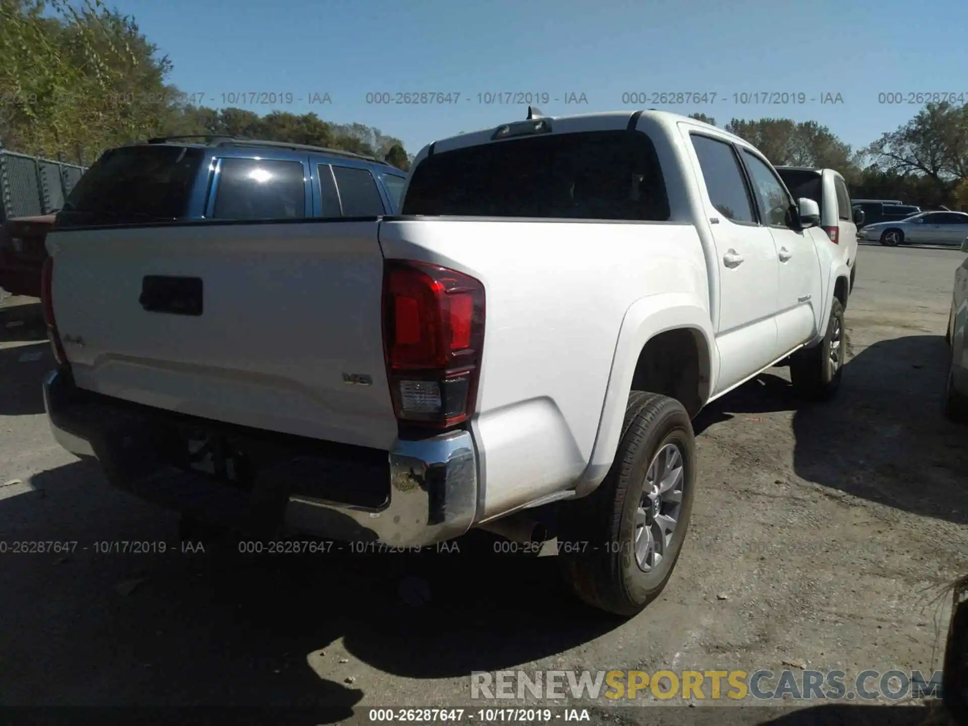 4 Фотография поврежденного автомобиля 3TMCZ5AN3KM246082 TOYOTA TACOMA 2019