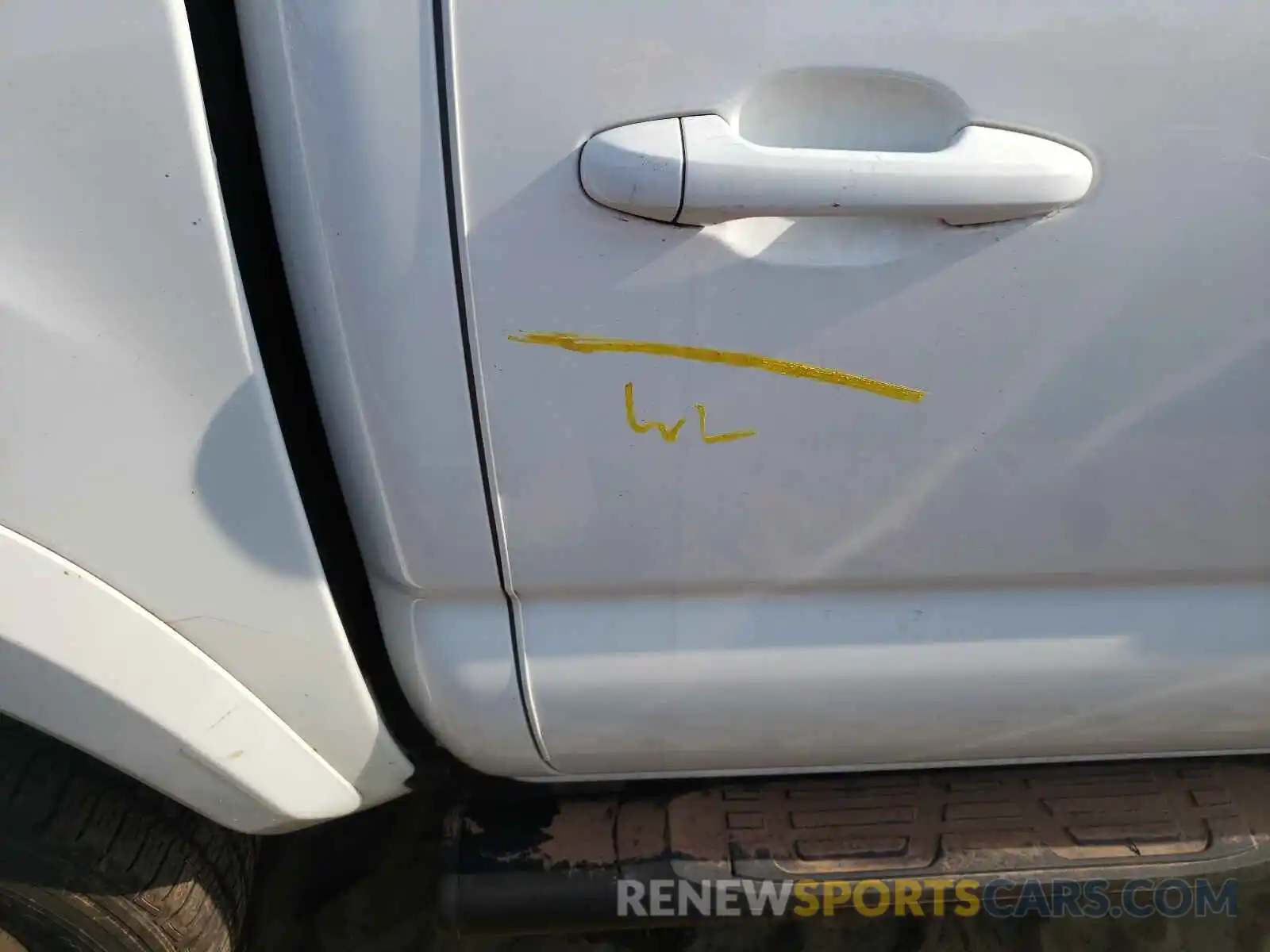 9 Photograph of a damaged car 3TMCZ5AN3KM255445 TOYOTA TACOMA 2019