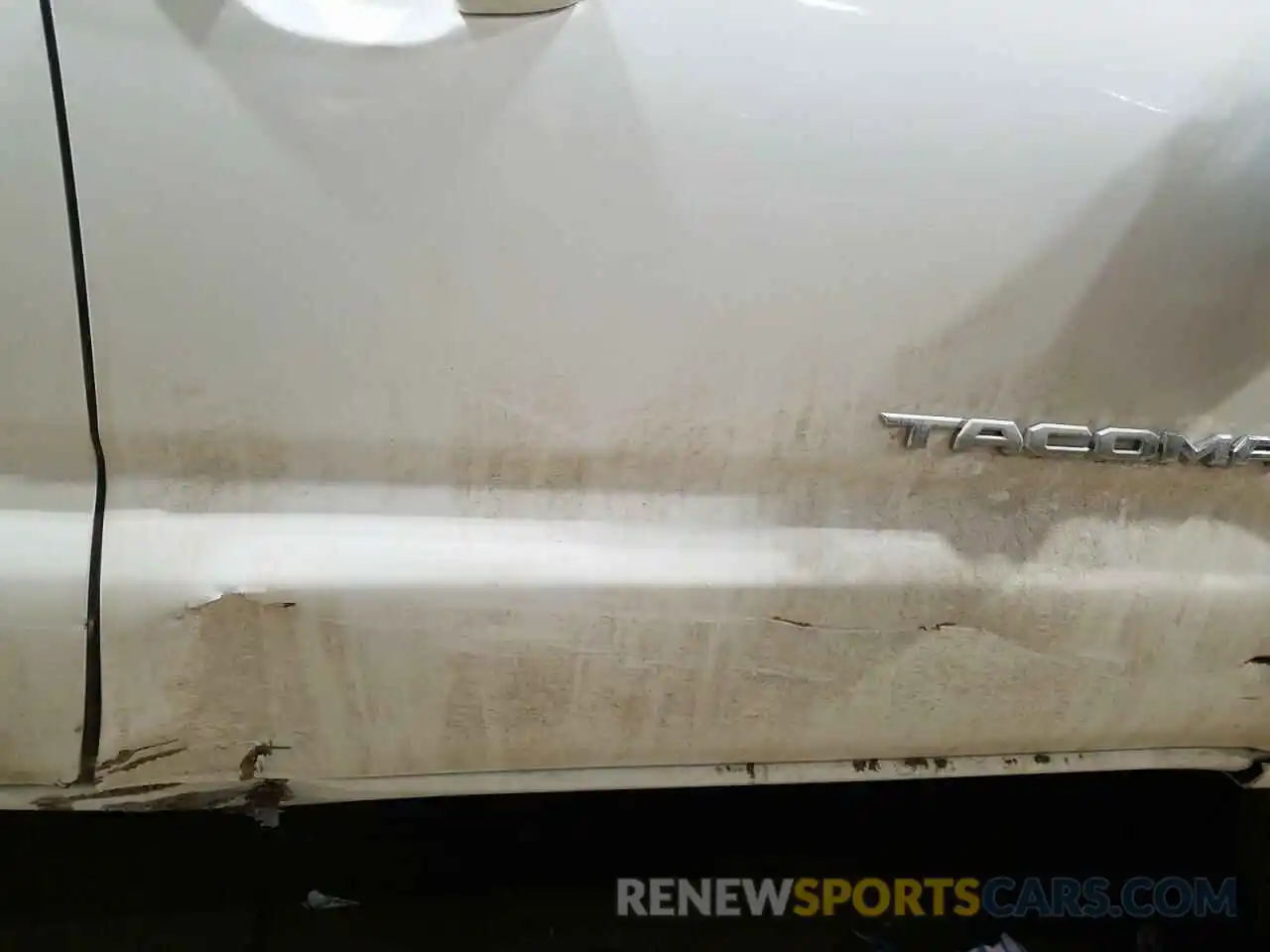 9 Photograph of a damaged car 3TMCZ5AN3KM256644 TOYOTA TACOMA 2019