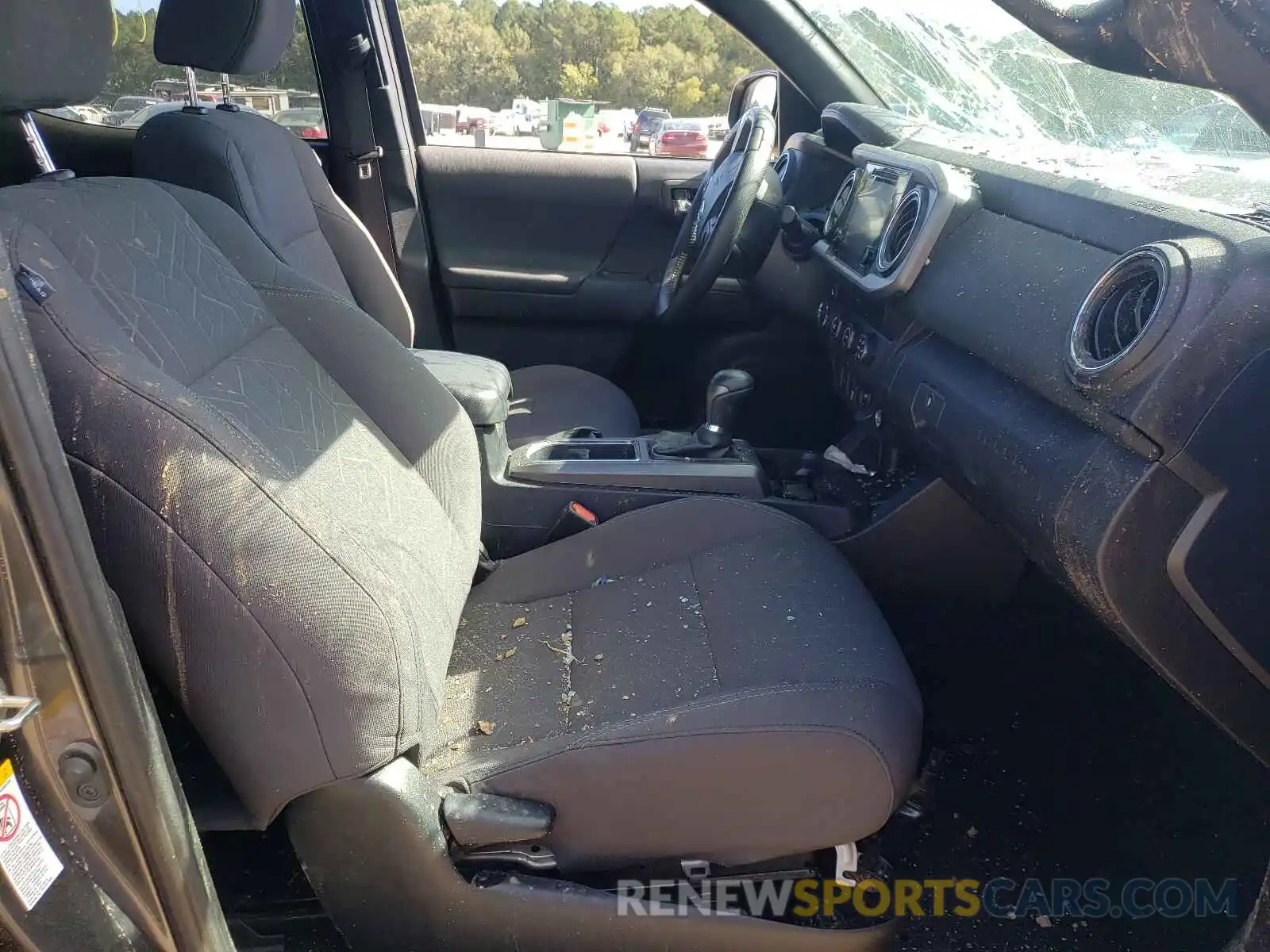 5 Photograph of a damaged car 3TMCZ5AN3KM260435 TOYOTA TACOMA 2019