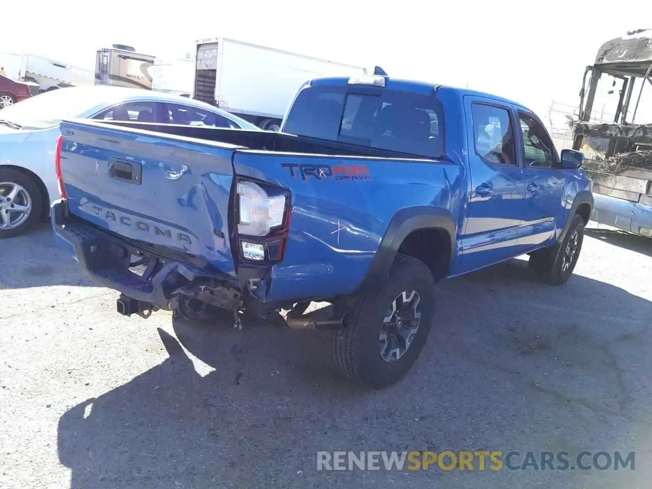 4 Photograph of a damaged car 3TMCZ5AN3KM262072 TOYOTA TACOMA 2019