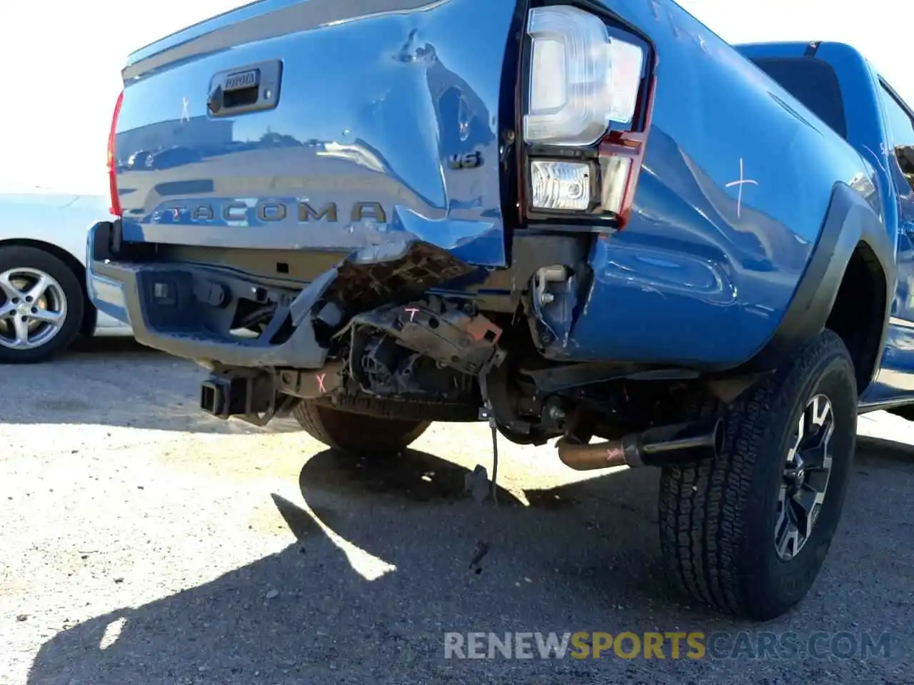 9 Photograph of a damaged car 3TMCZ5AN3KM262072 TOYOTA TACOMA 2019