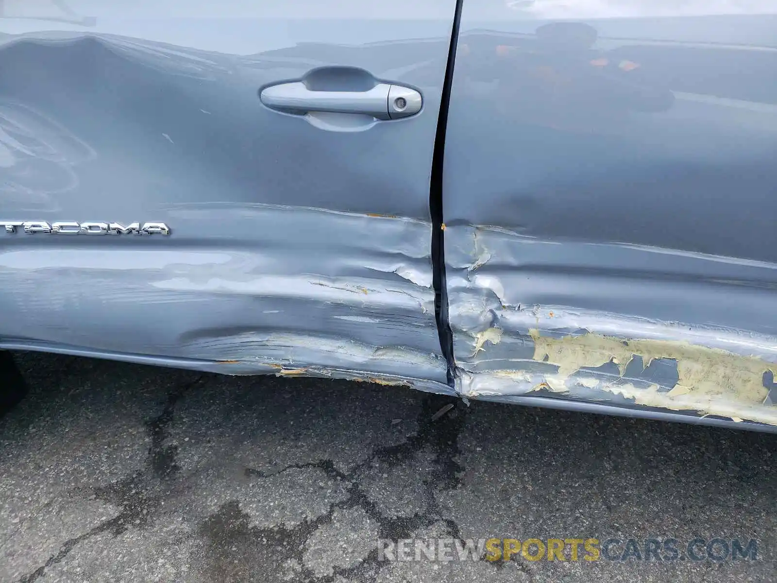 10 Photograph of a damaged car 3TMCZ5AN3KM264324 TOYOTA TACOMA 2019