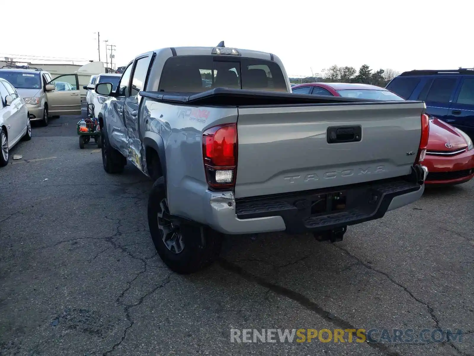 3 Photograph of a damaged car 3TMCZ5AN3KM264324 TOYOTA TACOMA 2019